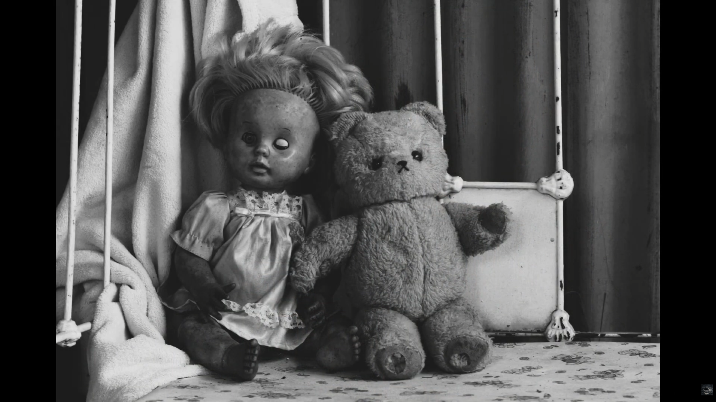 Weird World | Dark Creepy Ambient