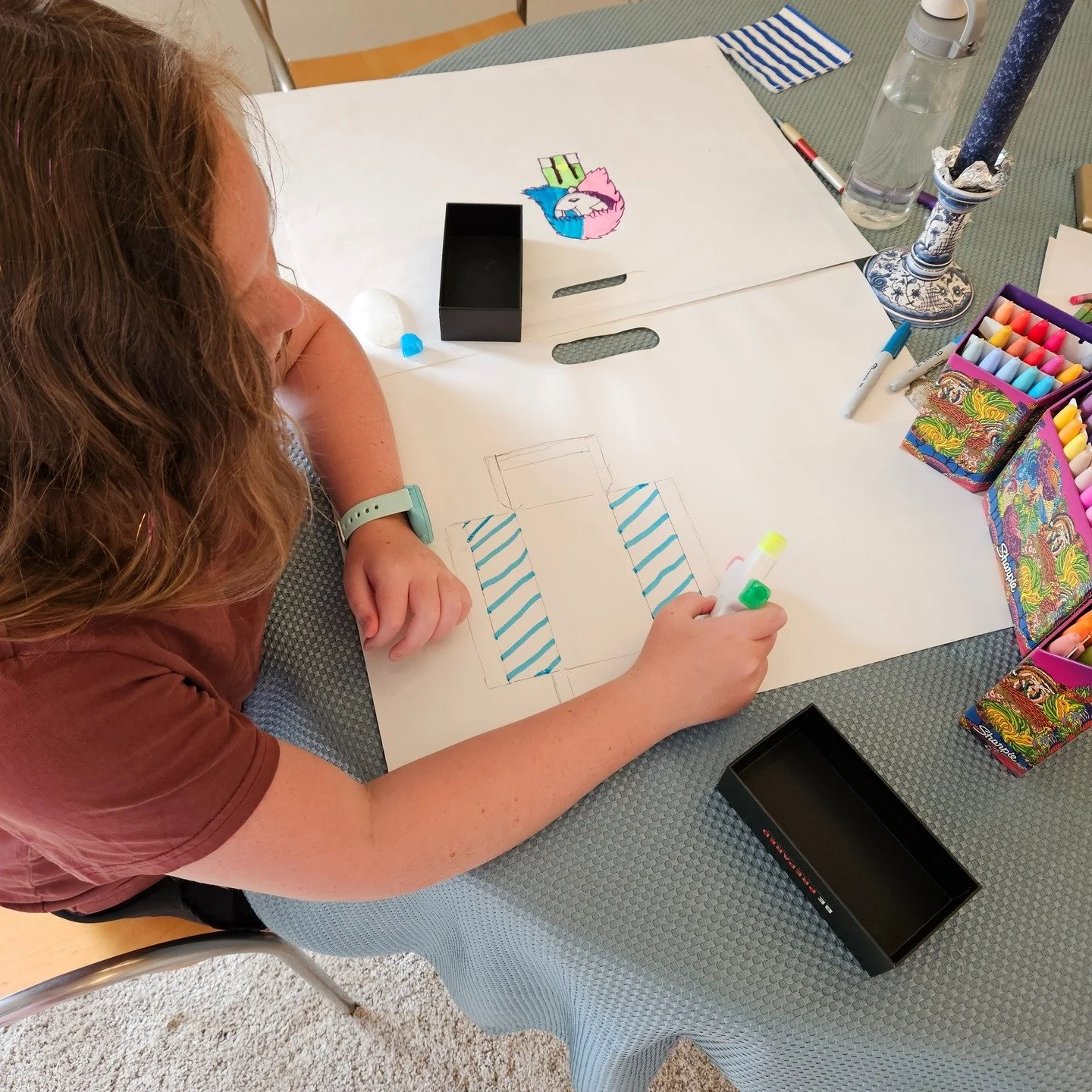 Poor girl didn't have a chance. Not with Packaging Chic as her Grammy!

Got the grandkids visiting this week. They found some shells and a big chunk of what appears to be white glass. 

📌 Project brief and problem to solve: find something to hold th