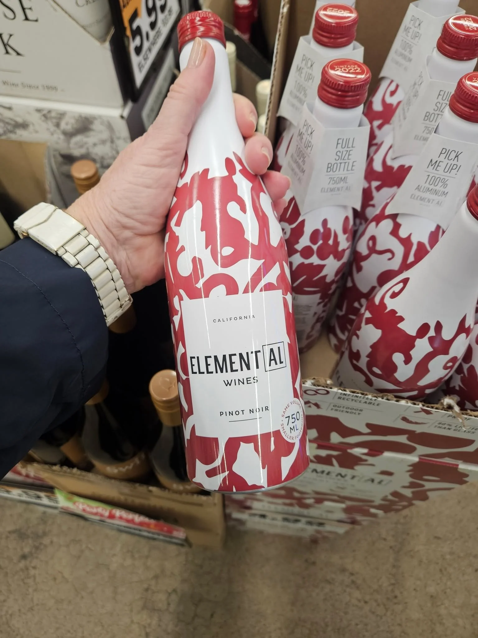 🍷 I spotted something fun in the wine department over the weekend:  an entire aluminum wine bottle: ElementAL wine from Bogle. 

Like anyone, I was attracted by the graphics. 
🤓 Then looking closer, the brand name Element AL&hellip; get it? Thank y