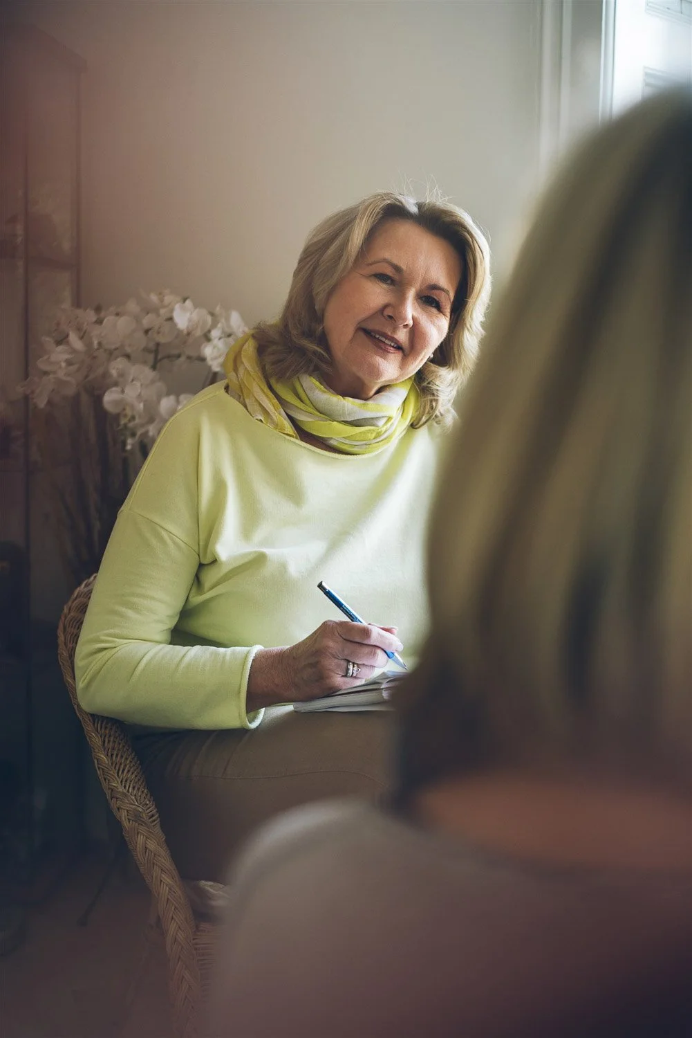 Zertifizierte wingwave Coach Silvia Schäfer im Setting mit einer Klientin