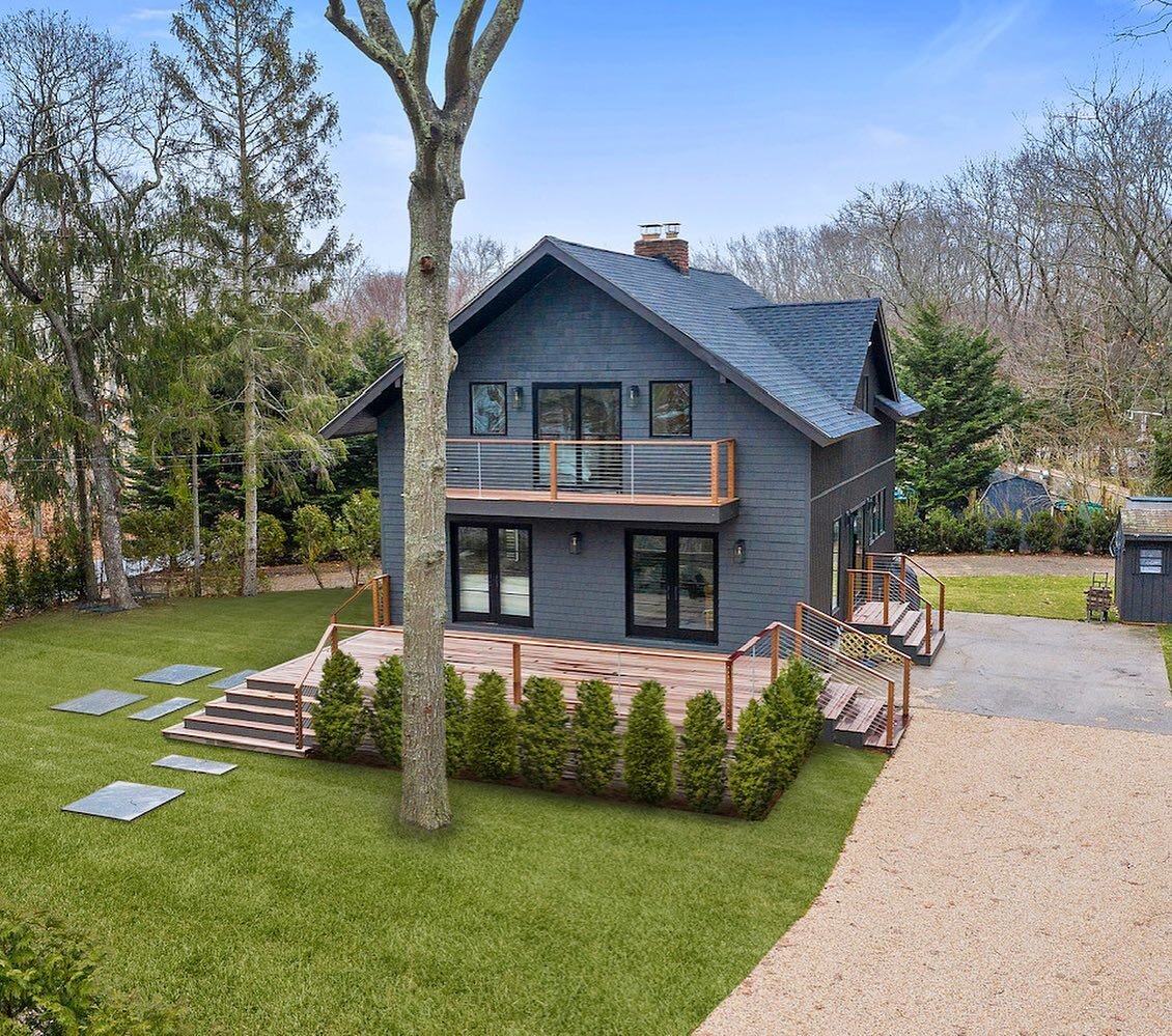 Dark exteriors create surprisingly cozy interiors 🍃 -
-
-
-
-

#architecture #architecturelovers #northfork #mattituck #southold #greenportvillage #greenportny #modernbarnhouse #modernfarmhouse #modernarchitecture #farmhousestyle #architecturephotog