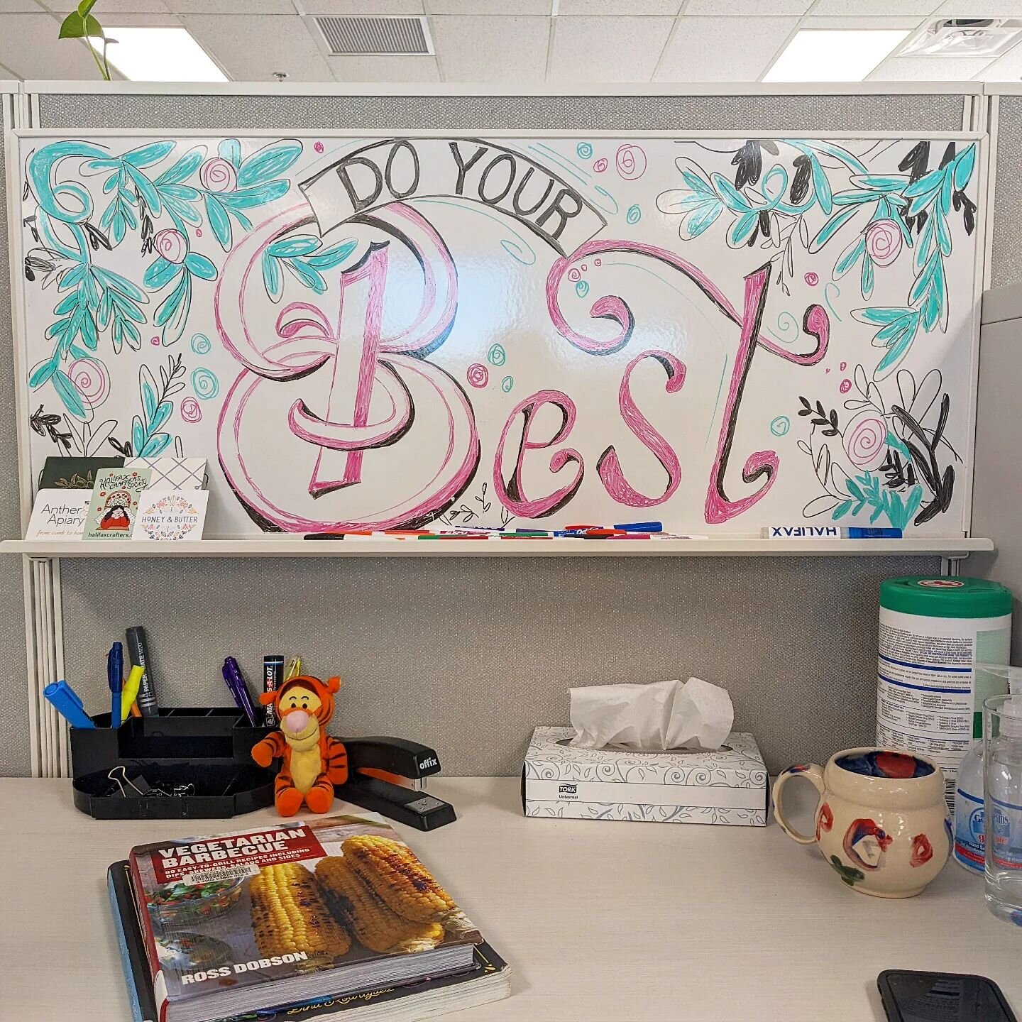 Working in an office but crafters gonna craft.

🎨✏️🎨✏️🎨✏️🎨✏️🎨

I think it's really important to take time in your workday to fit in a little creativity. I'm not a handlettering guru like @kdpletters but doodling something is a great little menta