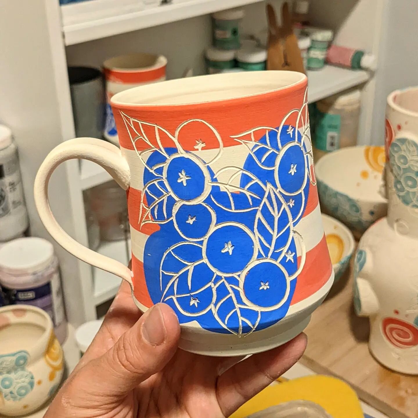 Behold, the new product, Tufts Mugs 😍
I can't decide if I should I keep the inside of the mug white or go for a bold red glaze 🤔

Vote in the comments! Red or White glaze inside the mug. 

People from the #eastcoast will get the inspiration 🏭 You 