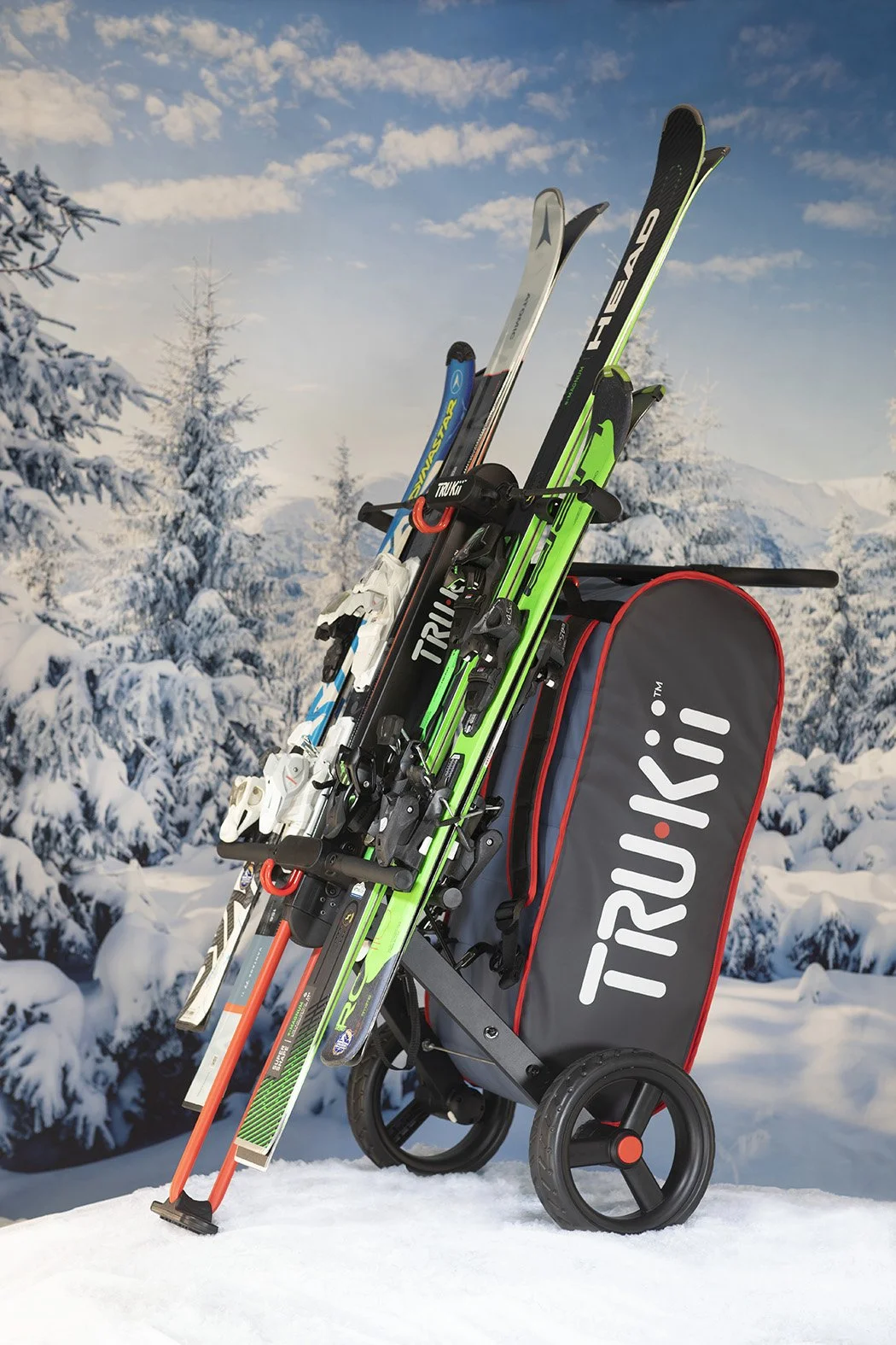 2_TrukiiProd_Snow_skisPlusBag_091622.jpg