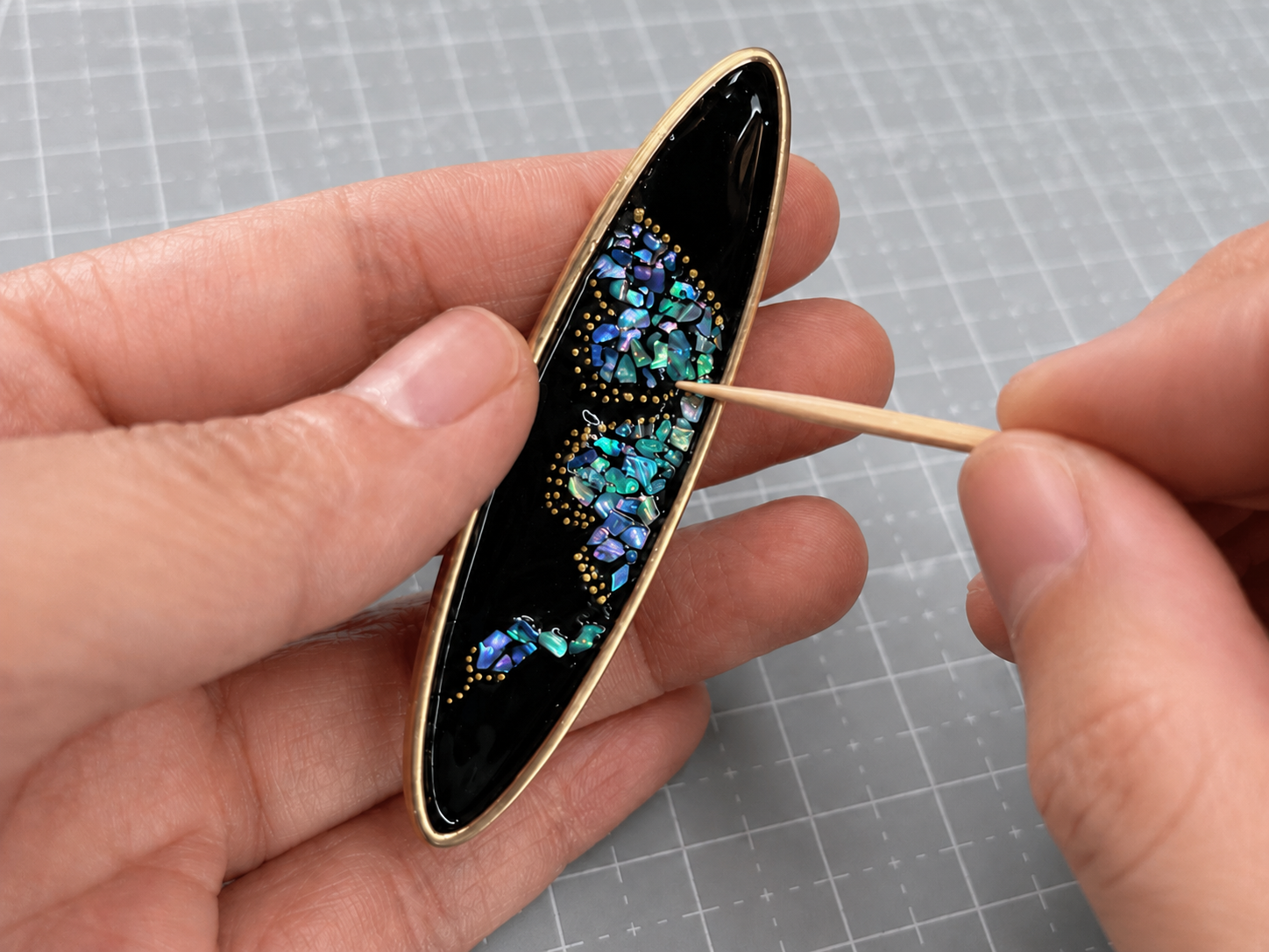 Lacquerware-inspired & Mother-of-Pearl Accessories
