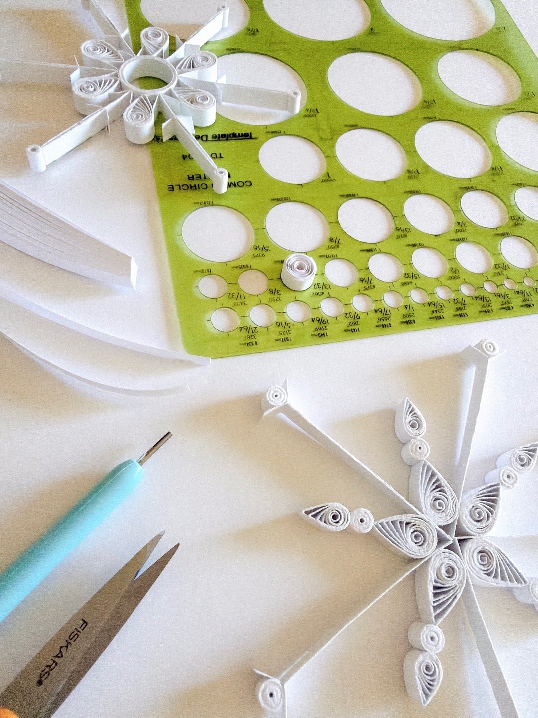 Paper Quilling: The Art of Rolled Paper