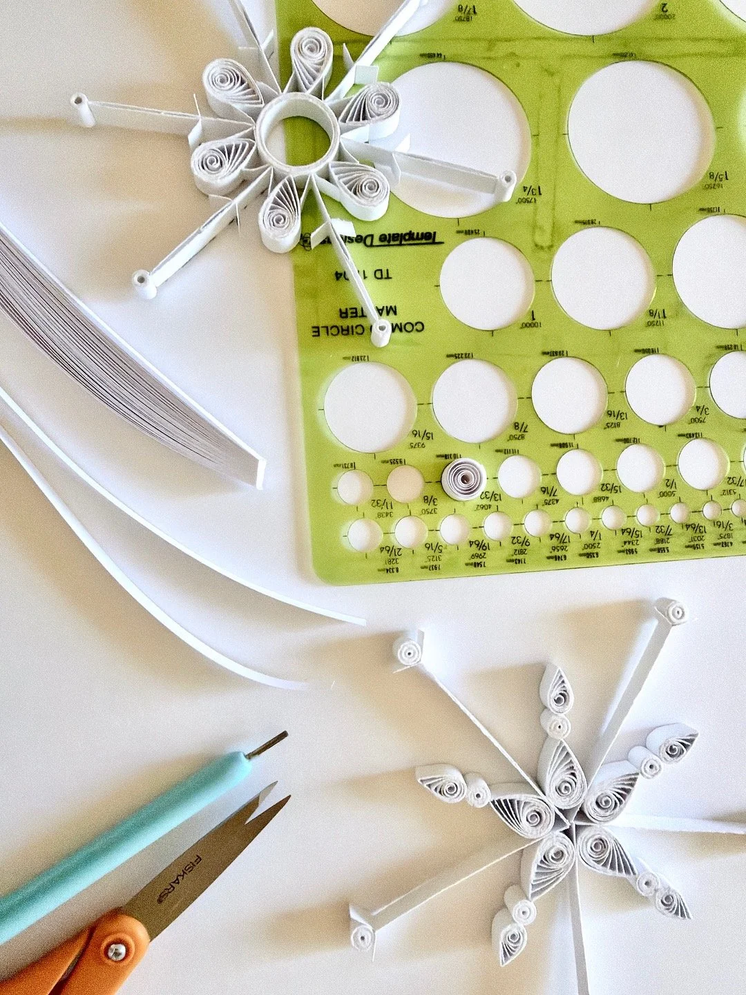 Paper Quilling: The Art of Rolled Paper