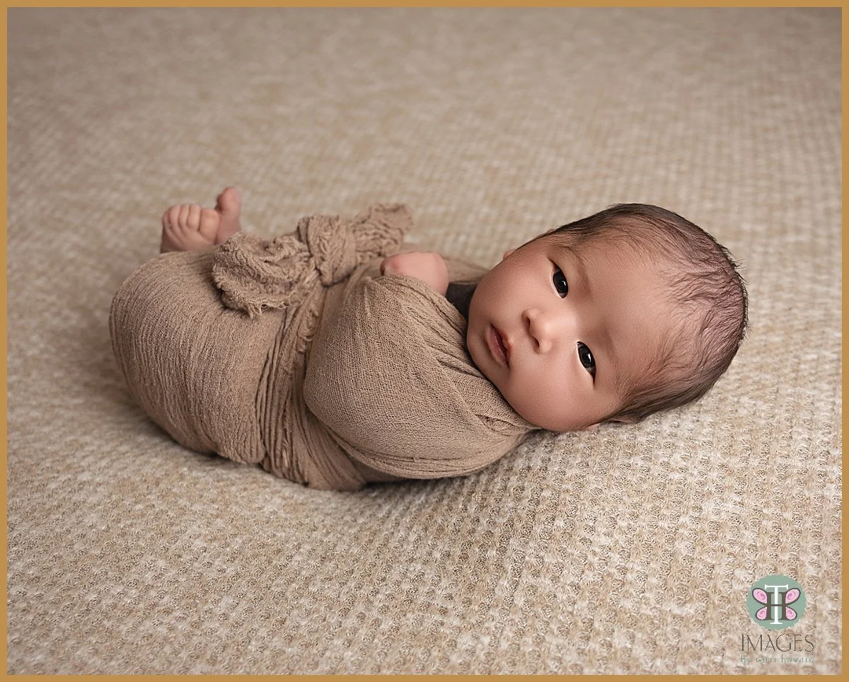 posed newborn session
