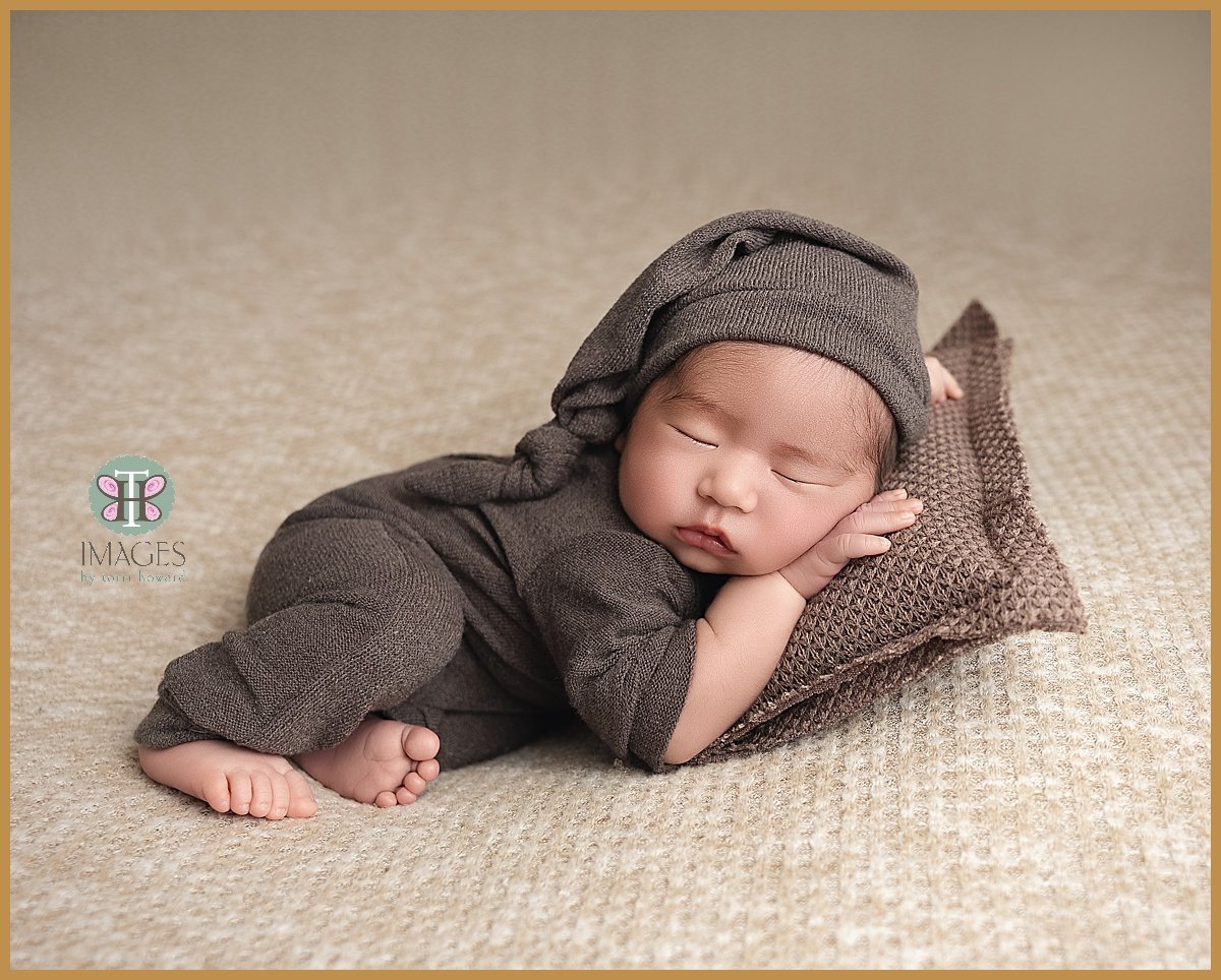 posed newborn session