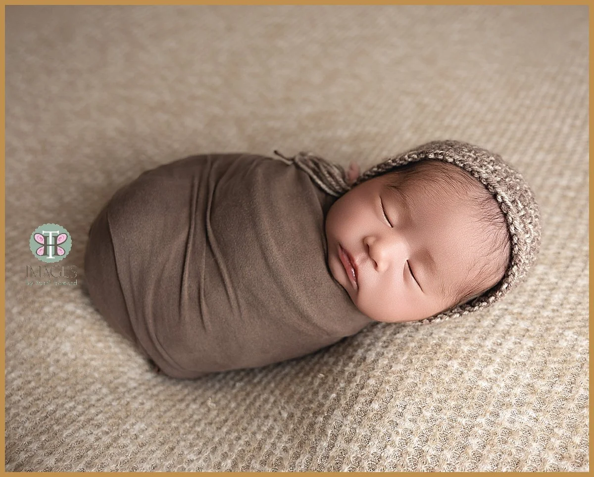 posed newborn session
