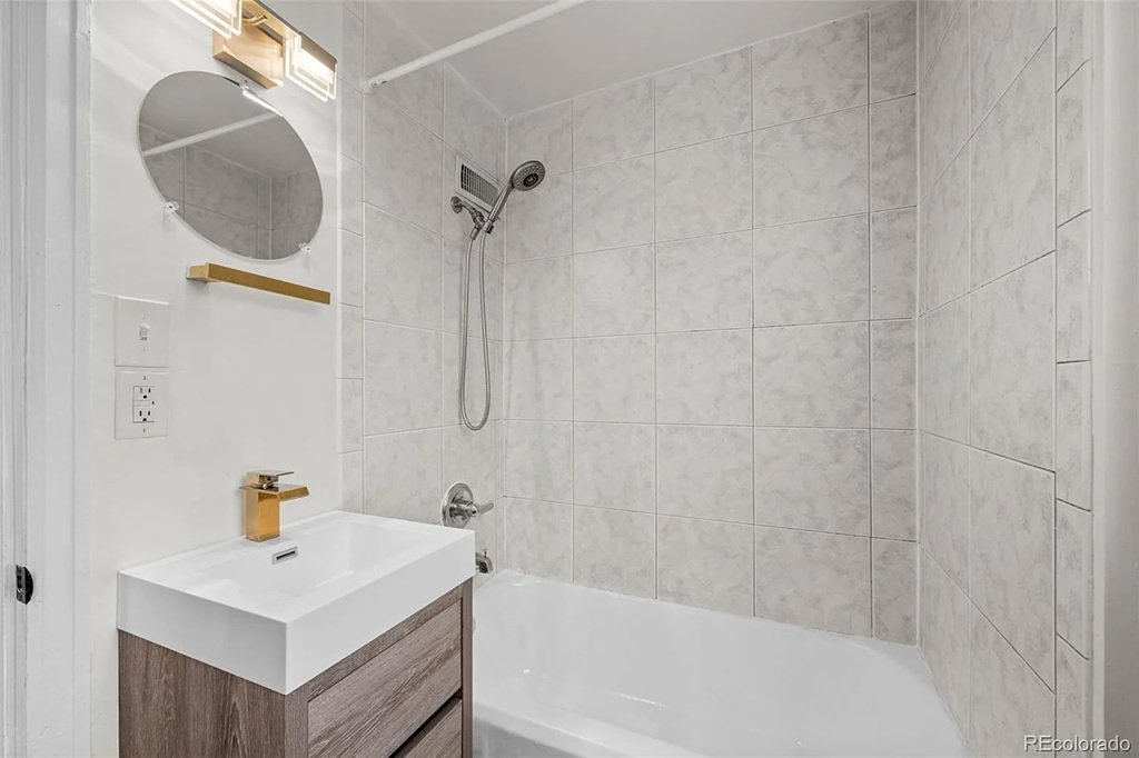 bathroom1.jpg