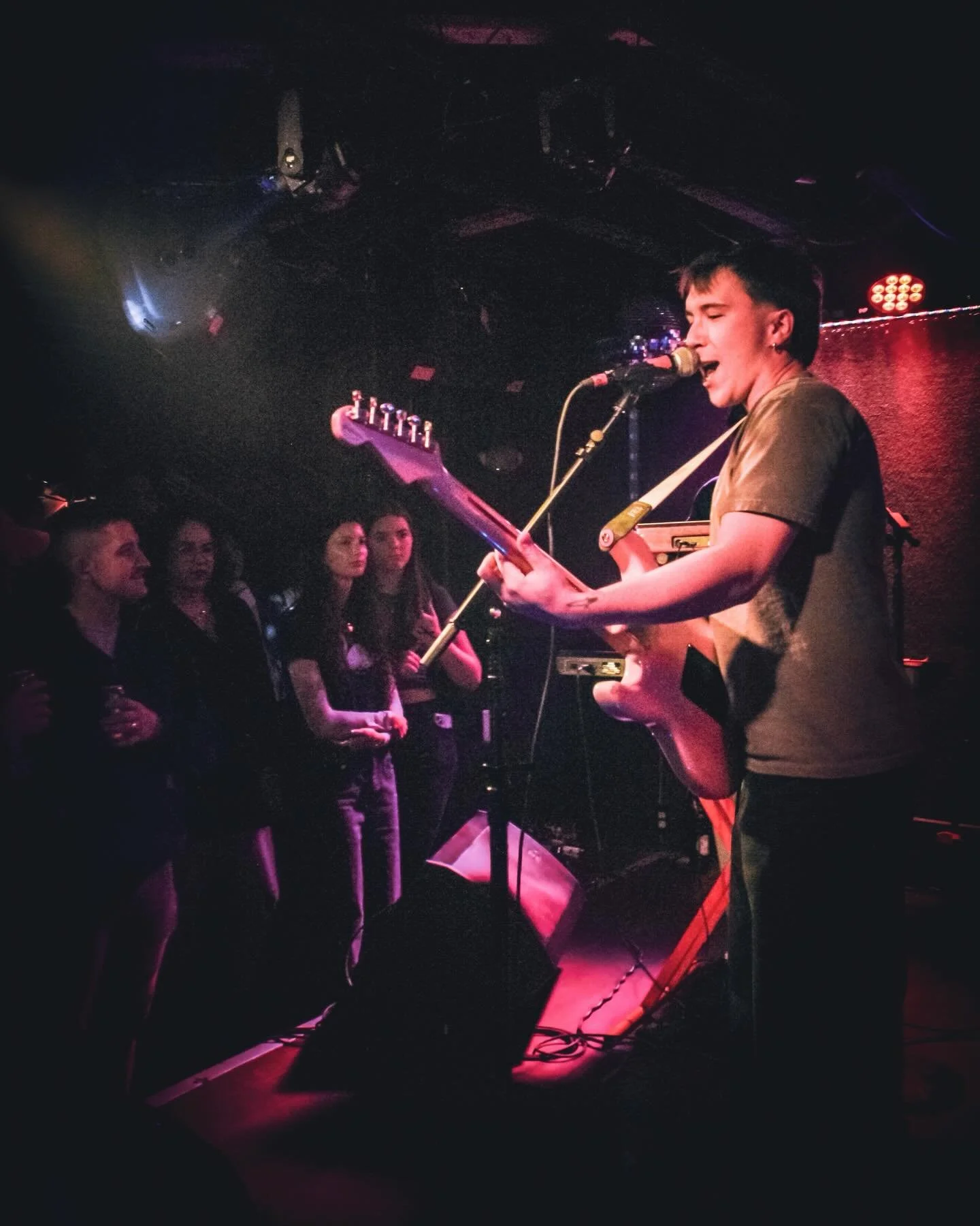 new york i&rsquo;m coming back! playing @arlenesgrocery in two weeks on may 14th supporting @parrotfishband with @couvomusic + @pigmilknyc! 

my album comes out at midnight that night so let&rsquo;s parttty 

📸: @jrwwpictures