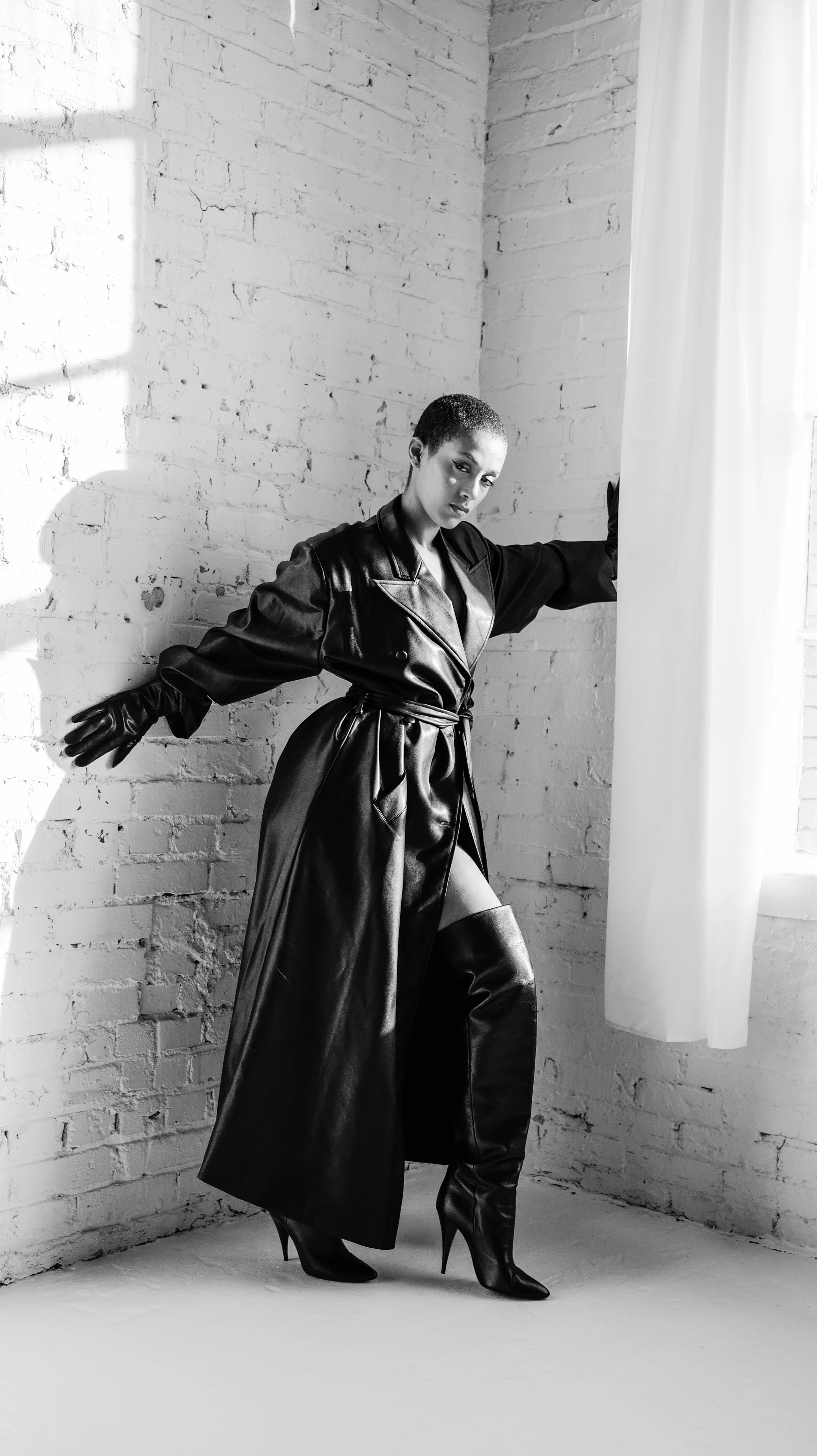 modeling-photography-fashion-black-and-white.jpg