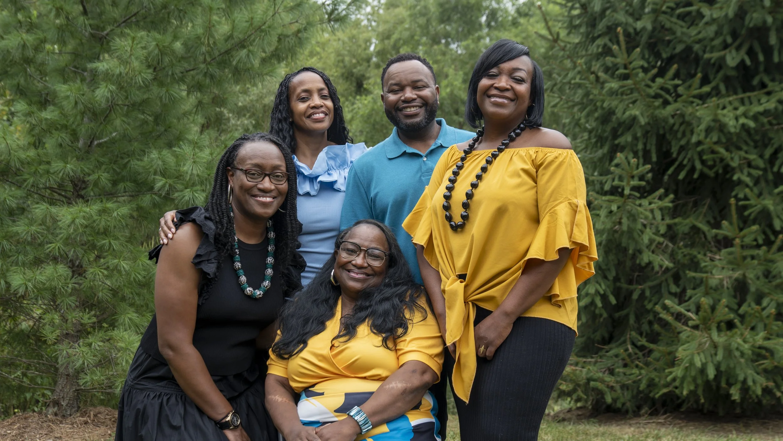 family-photos-women-and-man.JPG