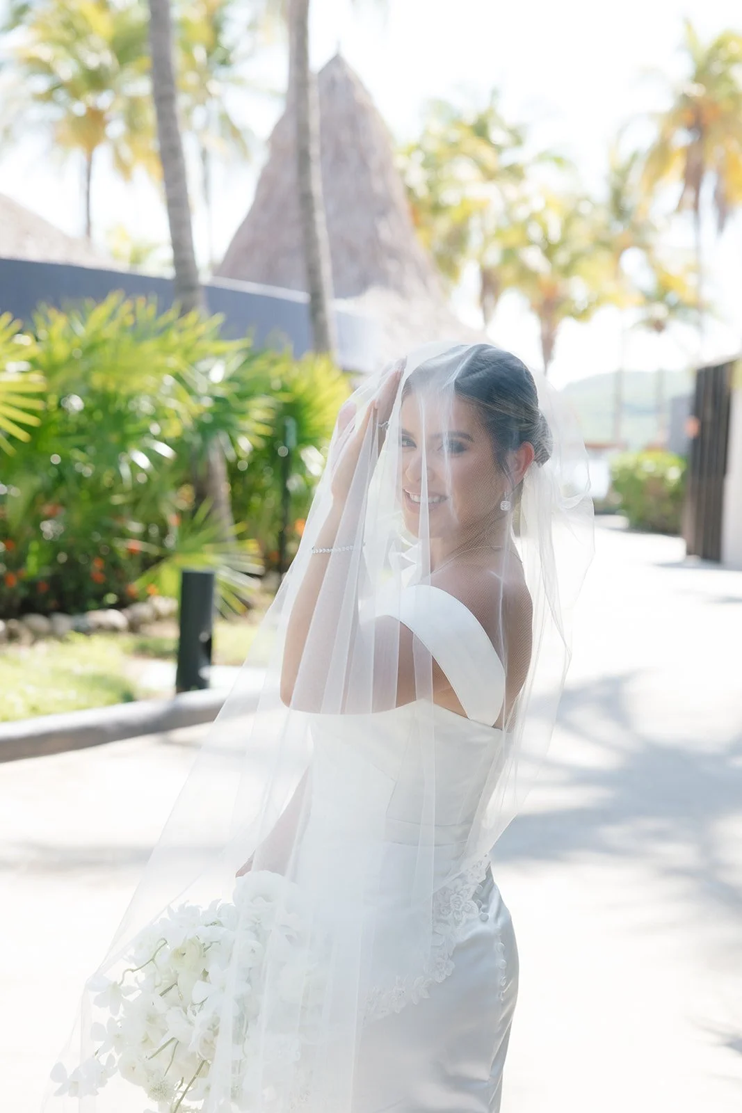 M & R hosted their ceremony at the Thompson Zihuatanejo hotel.