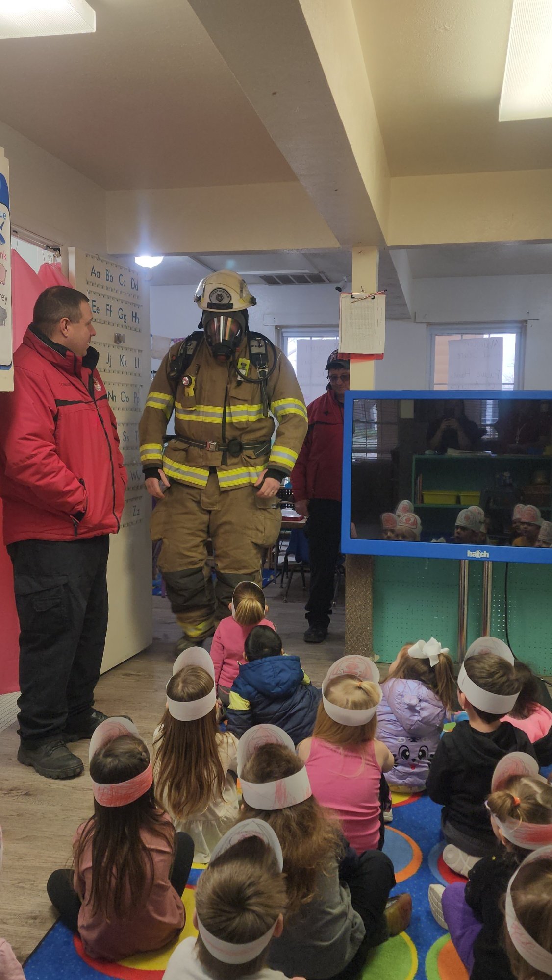 The Mangum Fire Department made a visit to Mangum Head Start on Friday to talk to the children about fire safety and show their truck. 