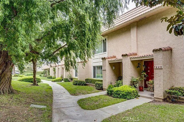 Our agent Sebastian Persini is IN ESCROW with his client on this spacious townhouse in HB! 🏡 ⁣
⁣
7646 Rapids Drive Huntington Beach | Offered at $795,000⁣
⁣
Want to be the first to know about newly listed properties meeting your criteria? DM us &amp