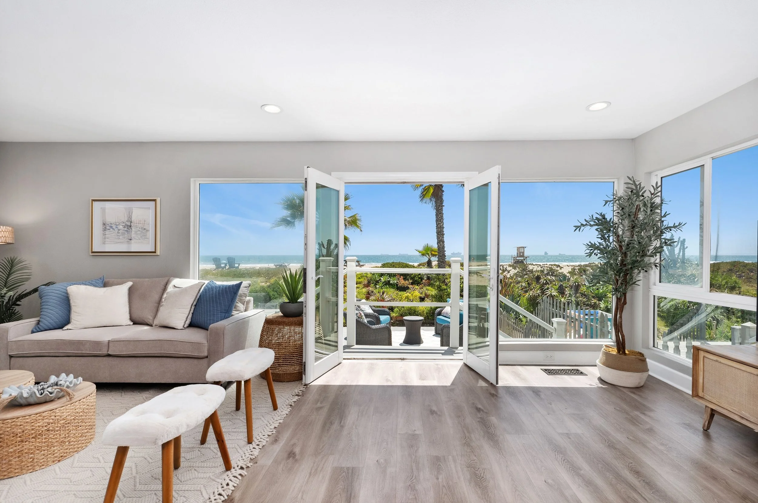 Now available on the sand in Sunset Beach✨

Welcome to 17111 S Pacific Ave, a beautiful beachfront home featuring panoramic ocean views, expansive outdoor living spaces &amp; a rooftop deck overlooking the California coastline.

This 4-bedroom, 3-bat