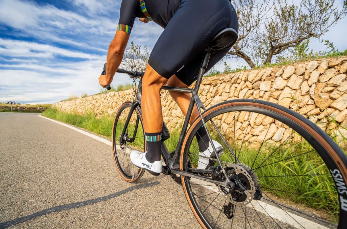 ROAD- MIN.D - Comfort.
Comfort is not about gimmicks or sub-atomic vibration damping graphene-infused nano-particles. It’s about helping you ride further while enjoying it.