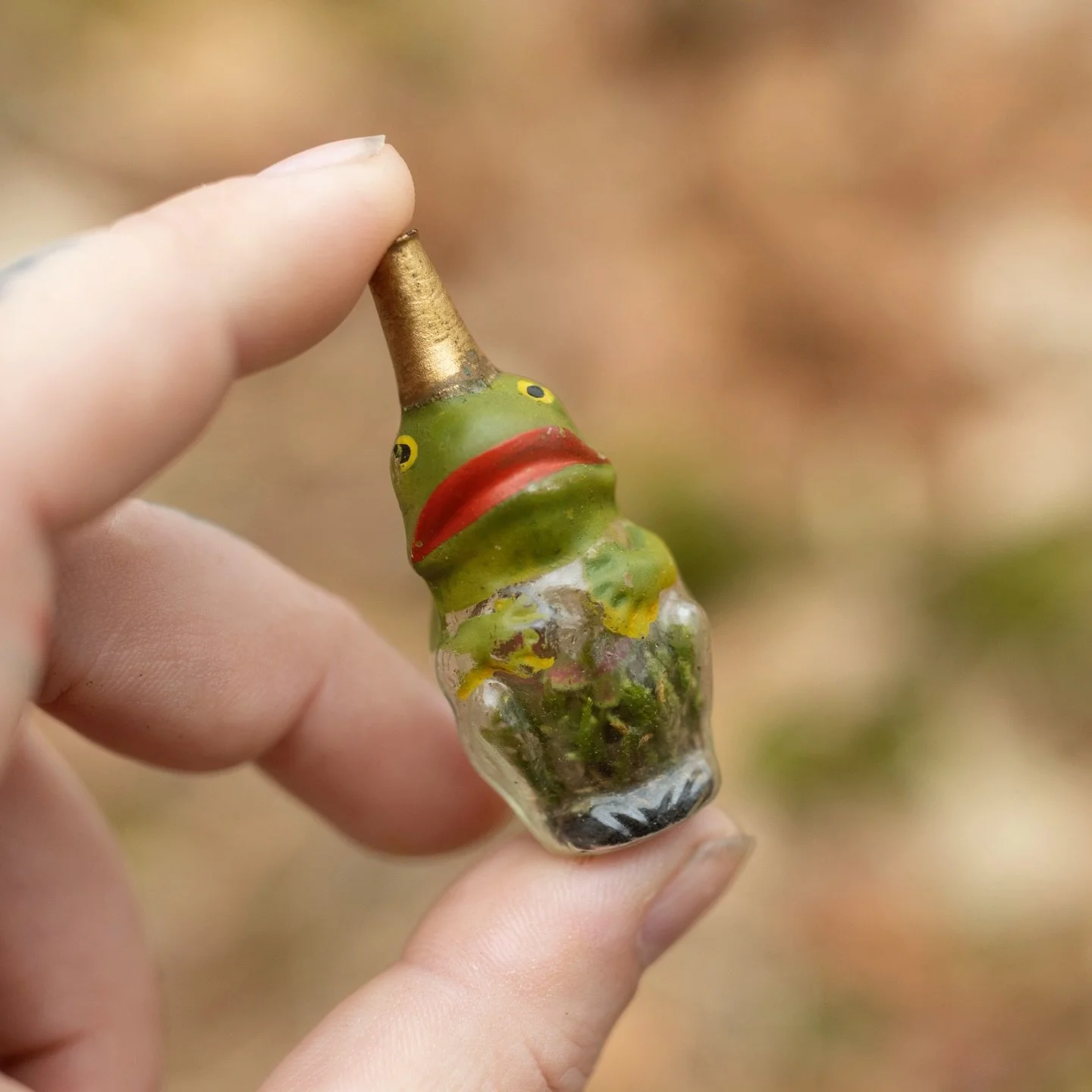 🌱✨ This teeny tiny bottle is the reason I&rsquo;m finally having to part with some of my other coveted tiny bottles - y&rsquo;all know my rule, I gotta get rid of some if I wanna add some and my new froggy friend HAD to join my roster. I&rsquo;m not