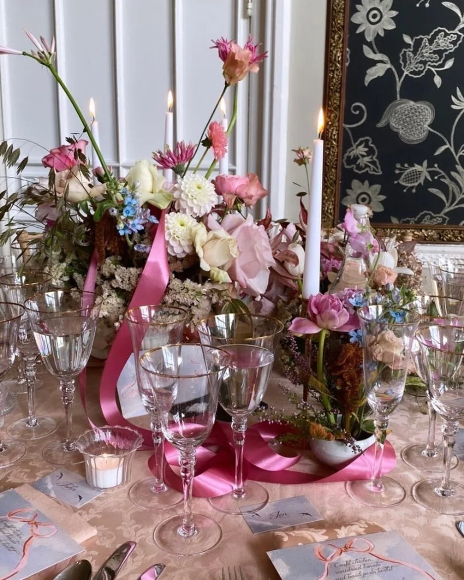 My stationery for the Big Day of Mireille and Robert in this beautiful photo by @robertafacchiniphotography 

Styling and planning @angela.mugnai.events 
Venue @nonsuchmansion 

.
.
.
.
.
.

#weddingstationery #customstationery #customweddingmenu #we