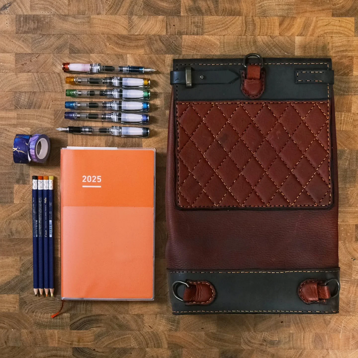 Yes we love stationary and yes we use planners! All fitting perfectly in a fully handmade hand-stitched backpack inspired my the original US postage bag. 
.
.
#lothcatleathergoods #jetpens #dieselpunk #leatherwork #leathergoods #leatherbackpack #leat