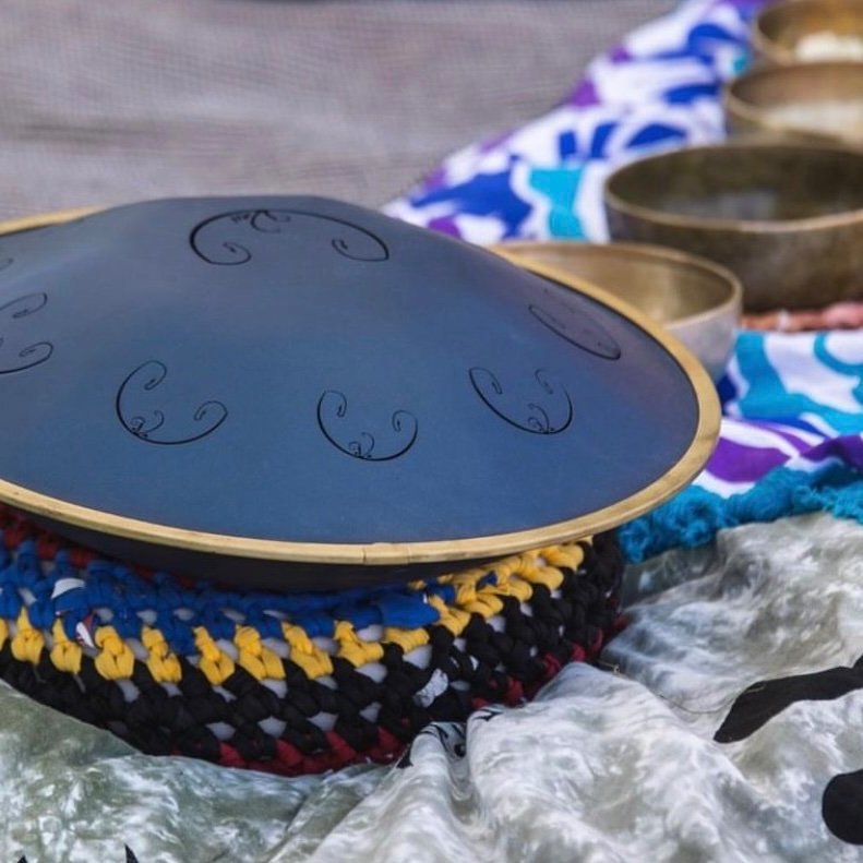 ravvast+tibetan+signing+bowls+ws+leonka.jpg