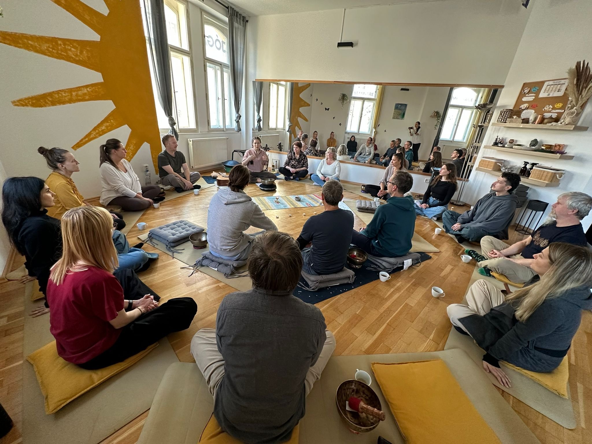 LÉČIVÁ SÍLA ZVUKU: tibetské mísy, kirtan &amp; pop-up obchůdek