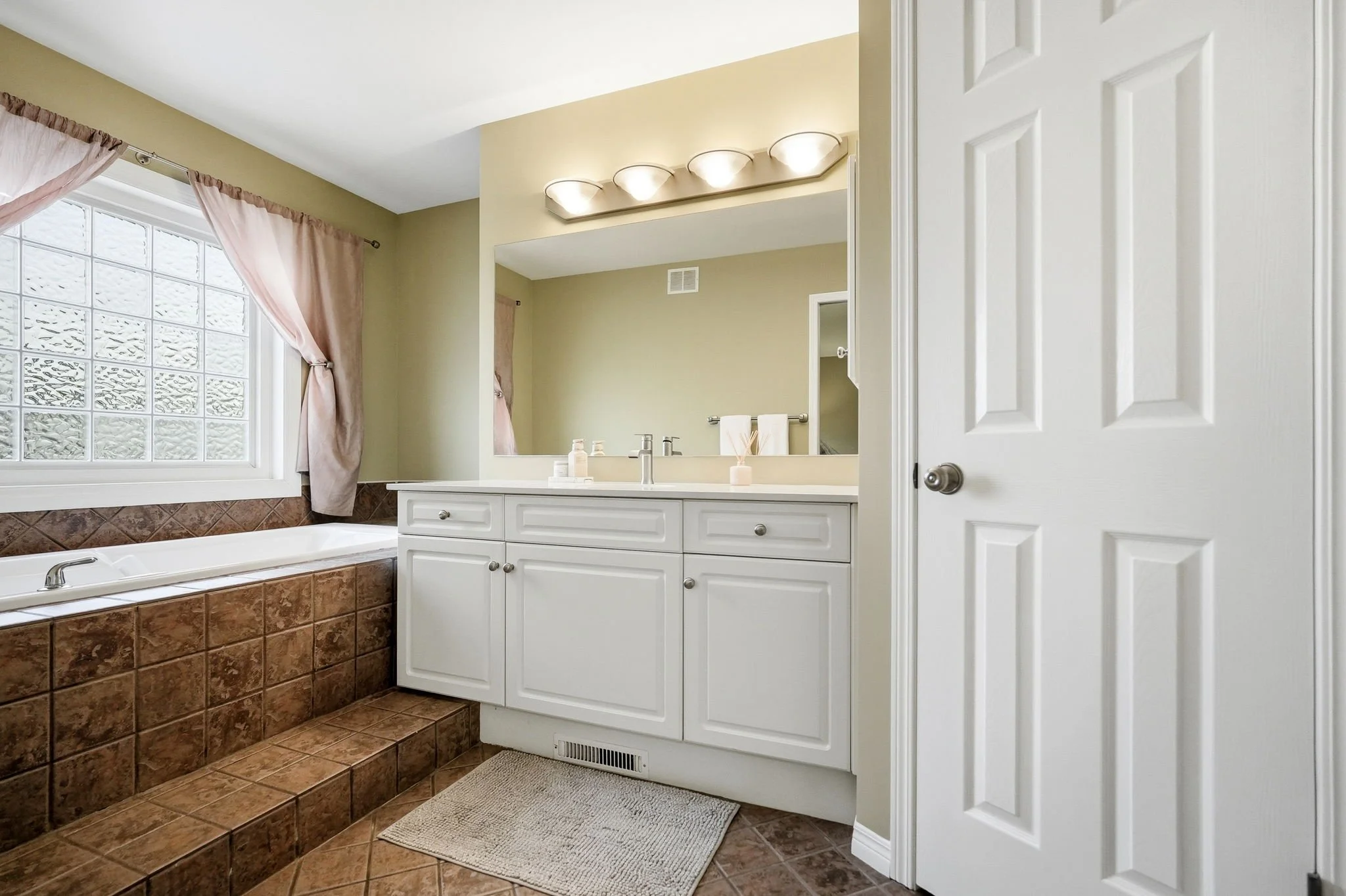 40-web-or-mls-A7407335.jpg