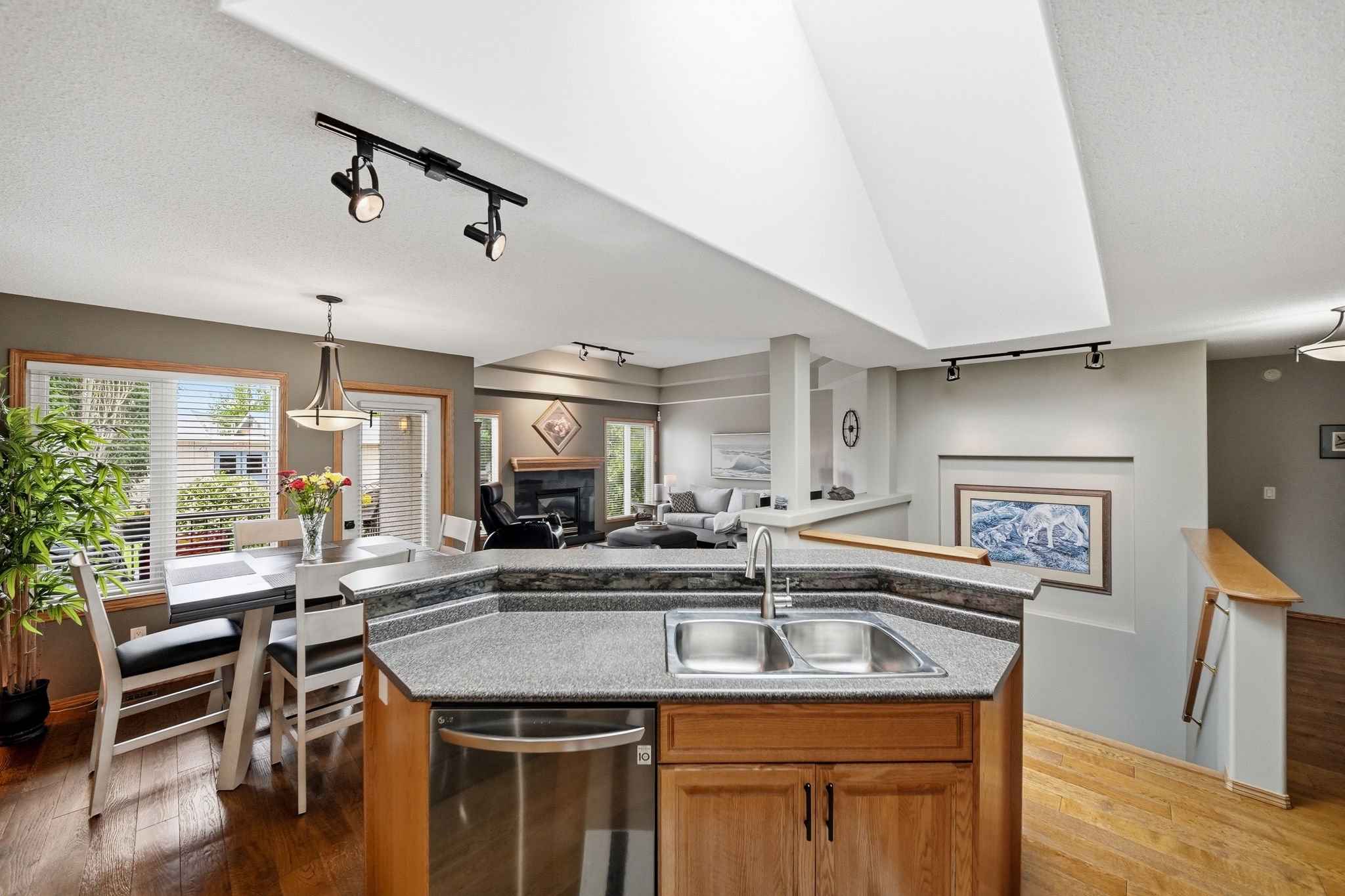 15-web-or-mls-65_lindenshore-1_009.jpg