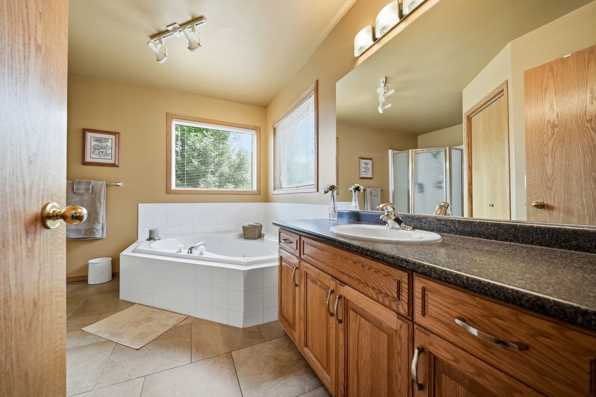 23-web-or-mls-65_lindenshore-1_017.jpg