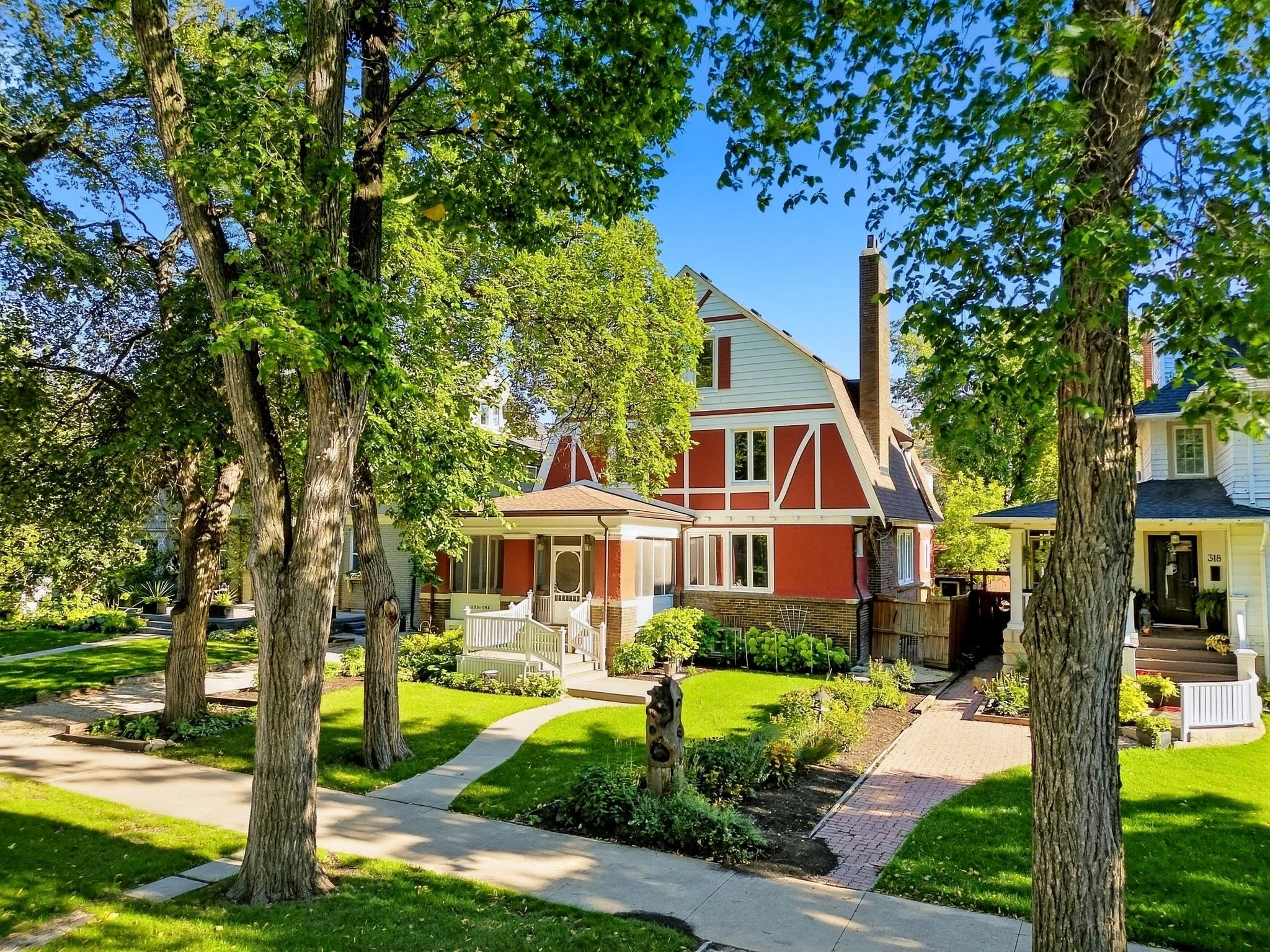 2-web-or-mls-298_kingsway_009.jpg