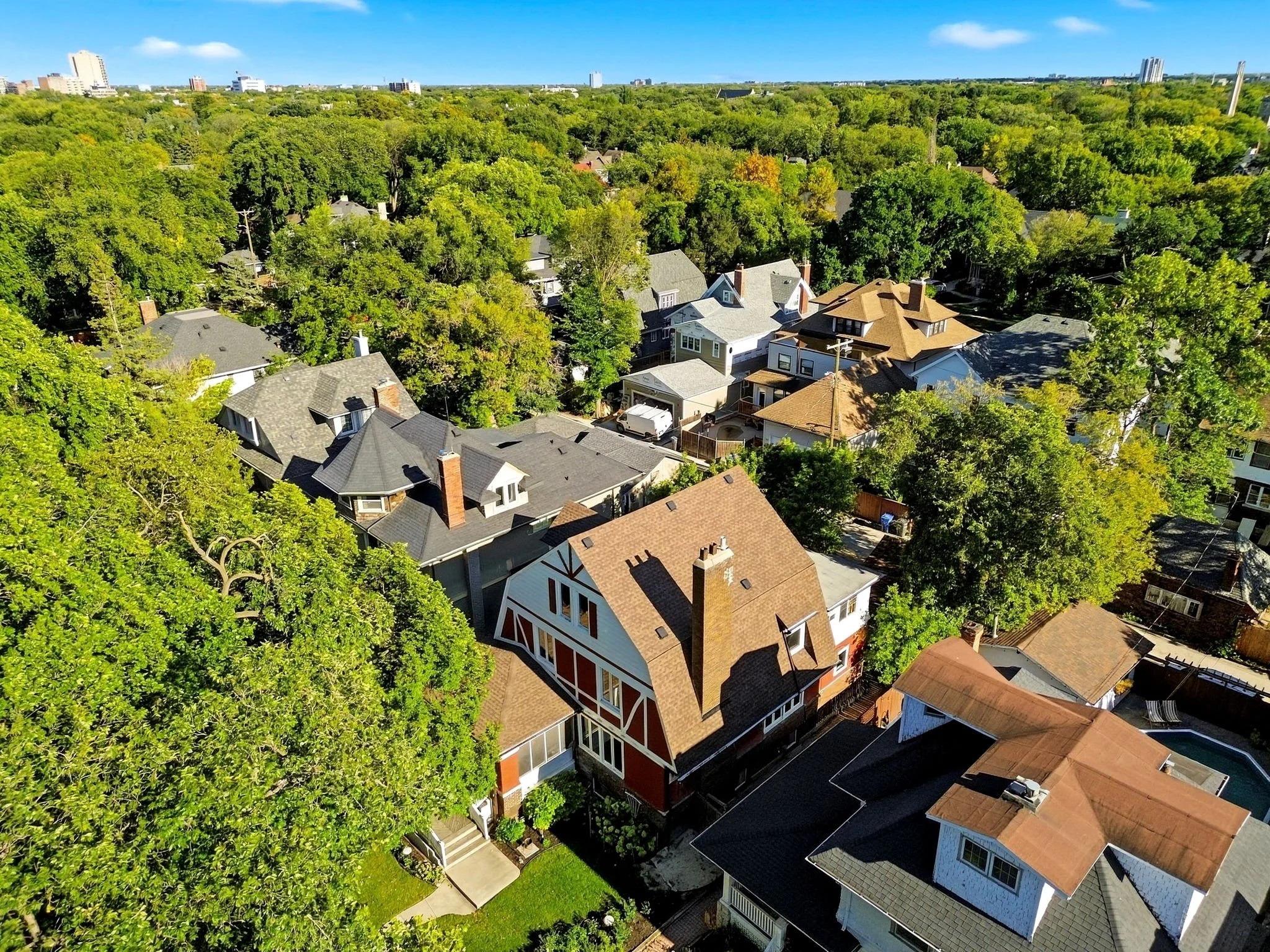 3-web-or-mls-298_kingsway_001.jpg