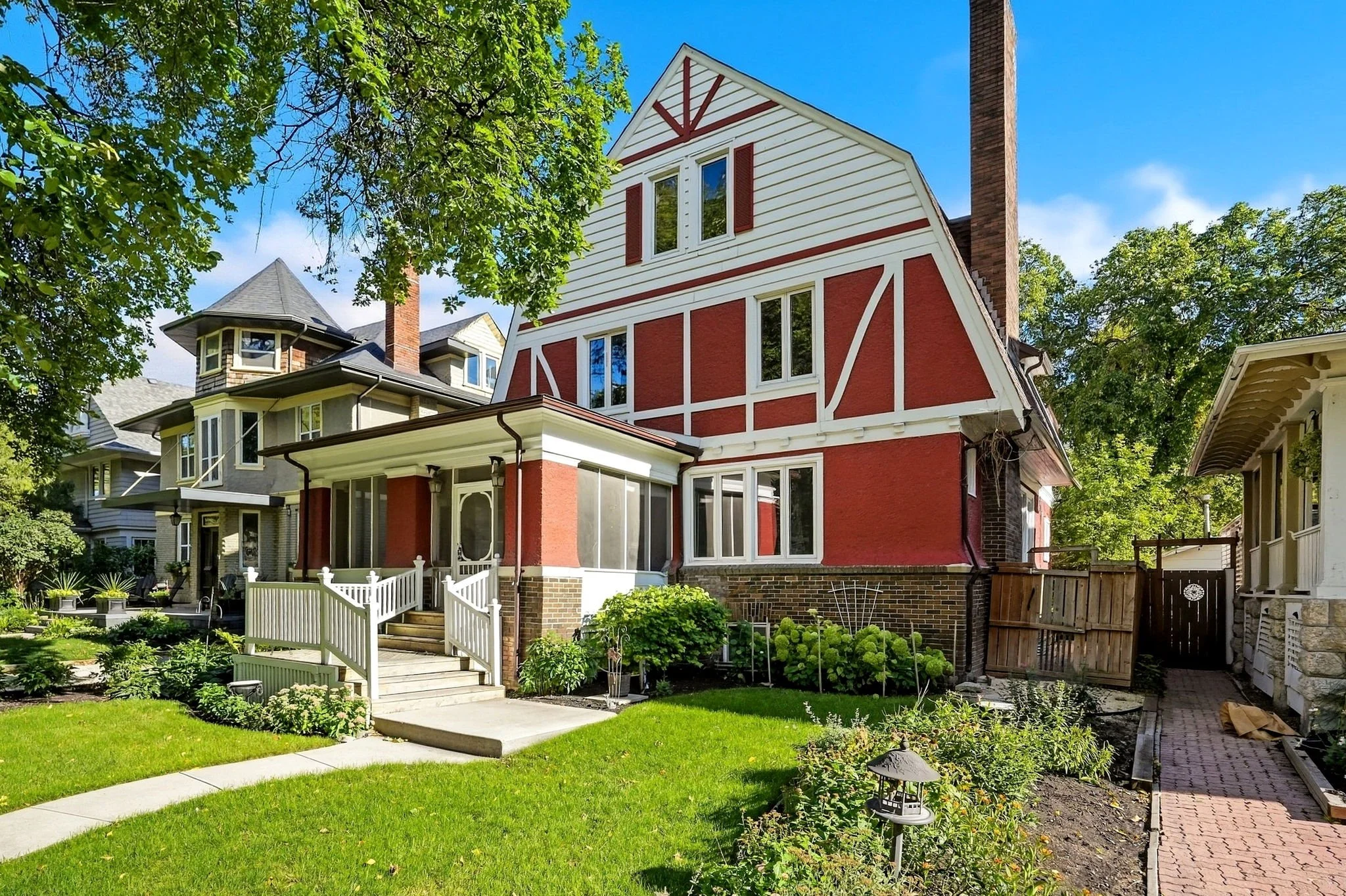 12-web-or-mls-298_kingsway_011.jpg