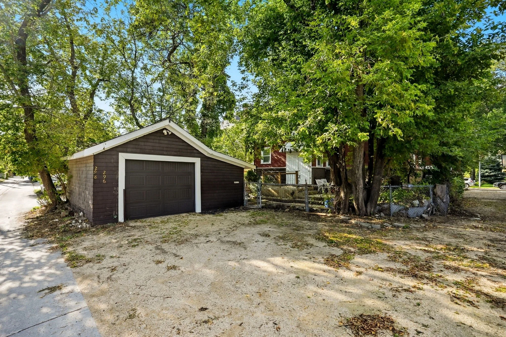 13-web-or-mls-298_kingsway_012.jpg