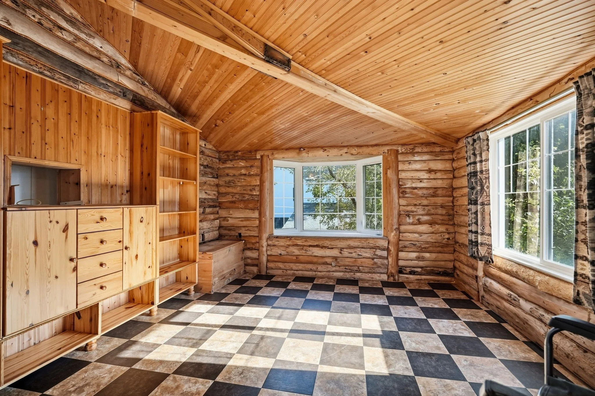 35-web-or-mls-298_kingsway_034.jpg