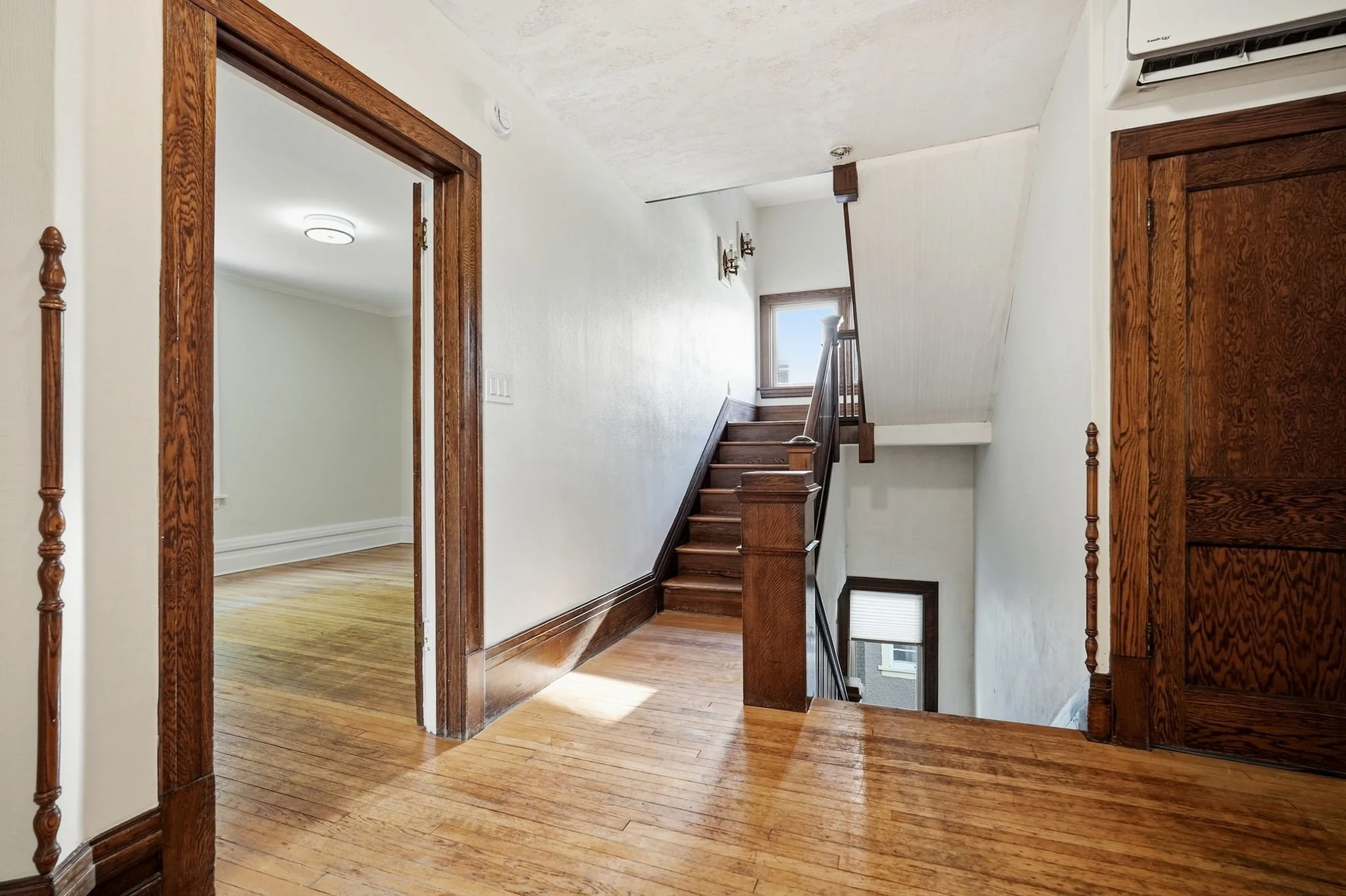 38-web-or-mls-298_kingsway_037.jpg