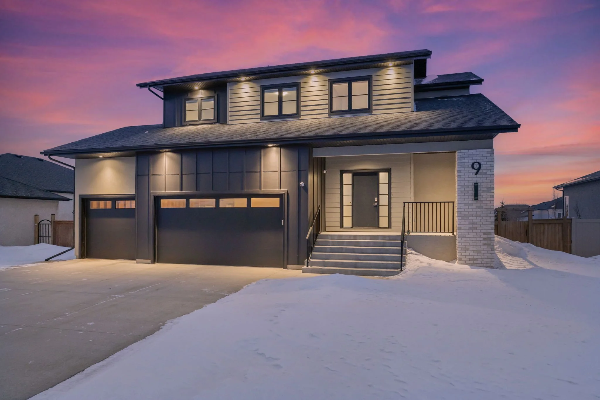 9 Carlington Cres - $924,900 - Oak Bluff West