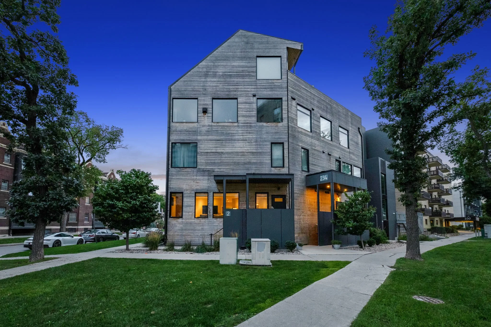 2-234 Wellington Crescent - $579,900 - Crescentwood