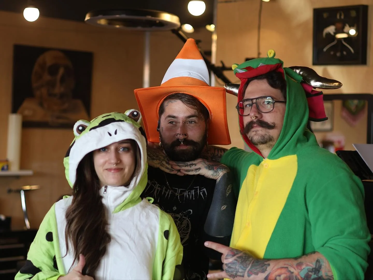 Artists in action 📸 Some epic pics taken during last weekends Halloween flash event, thank you all for stopping by and participating be sure to stay on the lookout for more events taking place in studio this year come 2026. 
&bull;
Open 7 Days a wee