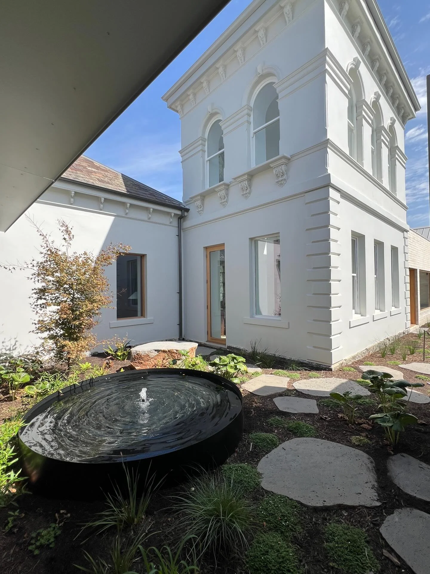 The previous renovation was removed to reveal and celebrate the heritage tower and create a &lsquo;secret&rsquo; courtyard between old and new.

Architecture: AWA in collaboration with client.
Interiors: AWA with Cantilever Interiors.
Builder: Riser 