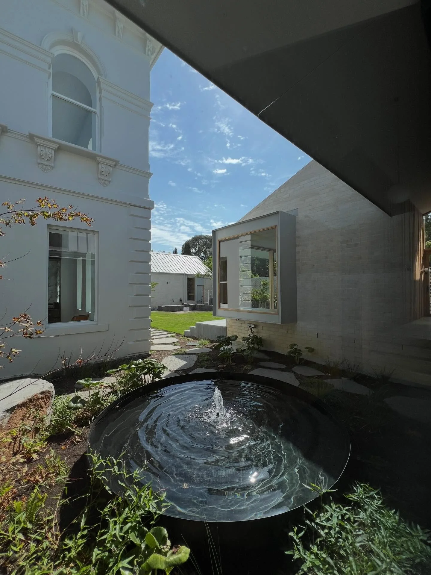 The previous renovation was removed to reveal and celebrate the heritage tower and create a &lsquo;secret&rsquo; courtyard between old and new.

Architecture: AWA in collaboration with client.
Interiors: AWA with Cantilever Interiors.
Builder: Riser 
