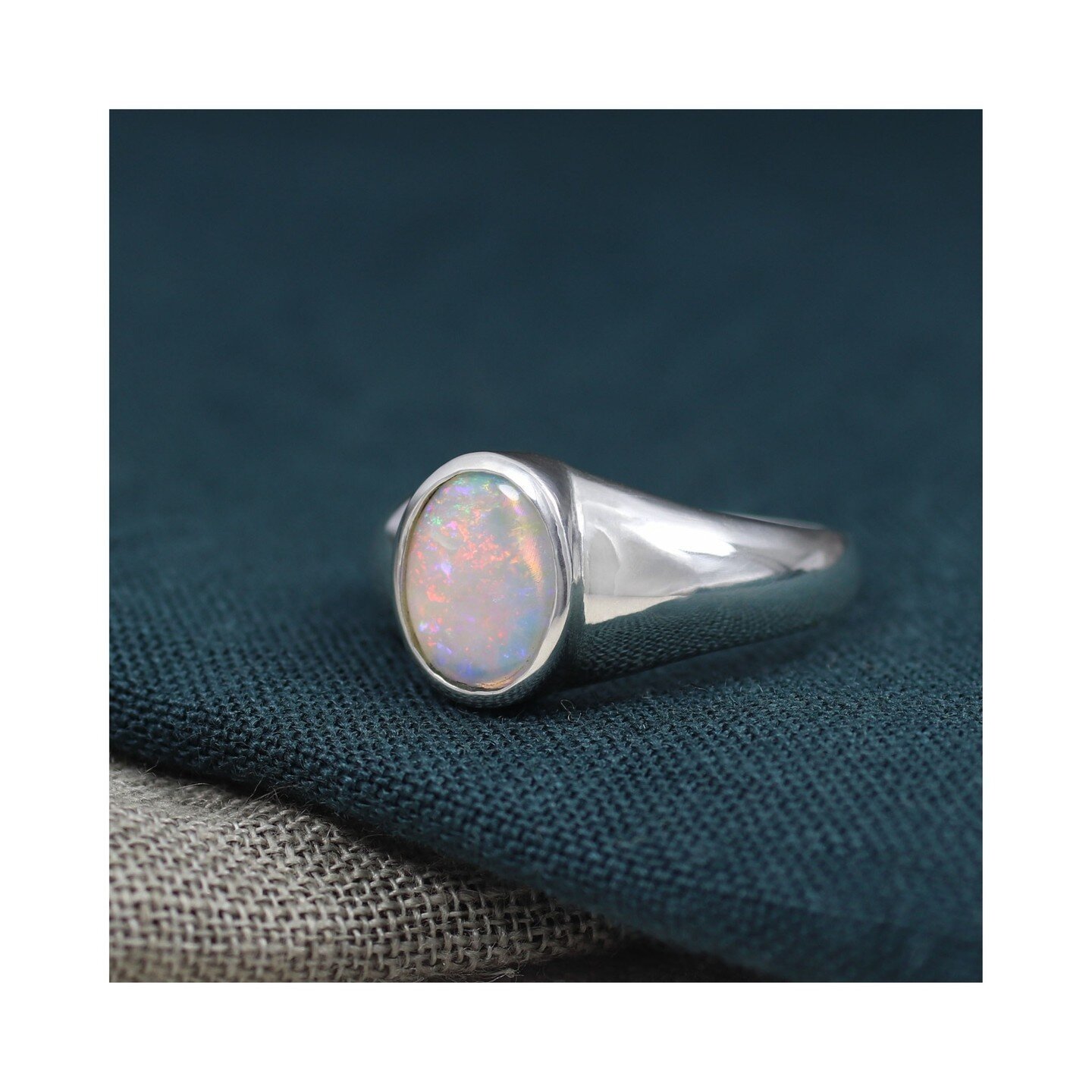 S O P H I A | sterling silver | O 1/2 | available now

#opalring #crystalopaljewellery #sustainablejewellery #signetring