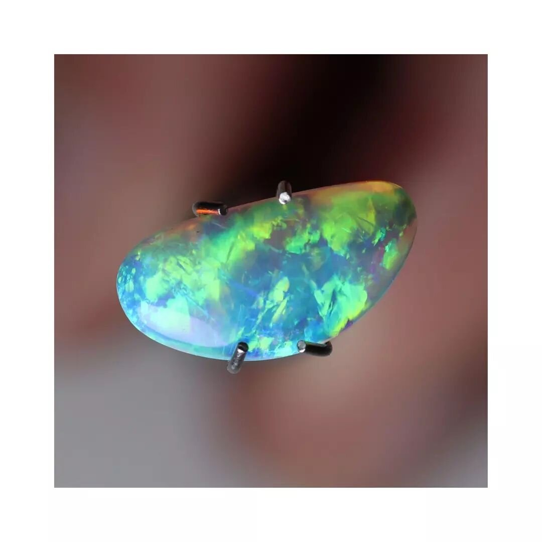 0.95ct Australian Crystal Opal from Coober Pedy 

Available on our website to purchase loose, or PM us if you would like this stunning opal transformed into a one of a kind piece

#crystalopal #opal #opallove #australianopal #looseopal #unsetopal