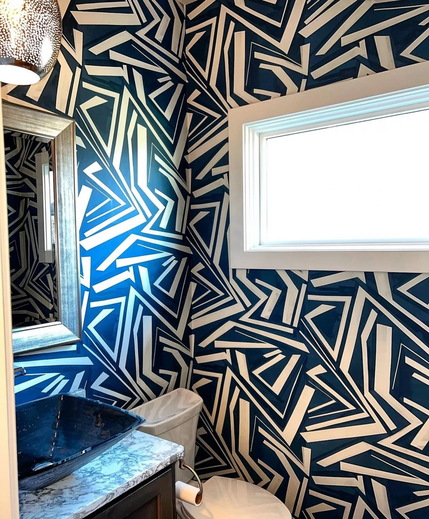A wallpaper moment we&rsquo;ll never forget 🔥

Interior design | Omaha Nebraska | IDF | designers | women owned business | Omaha local | Omaha homes