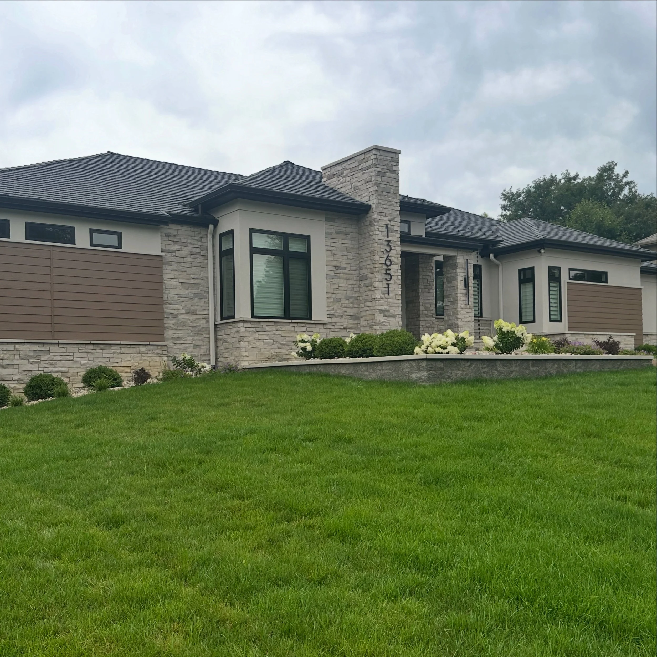Come take a walk through this gorgeous new build.  Designers do more than just furniture, we also can help from the moment you start making decisions on door handles and countertops. 

Designed by Pam 

#newconstruction #design #omahahomes #omaha