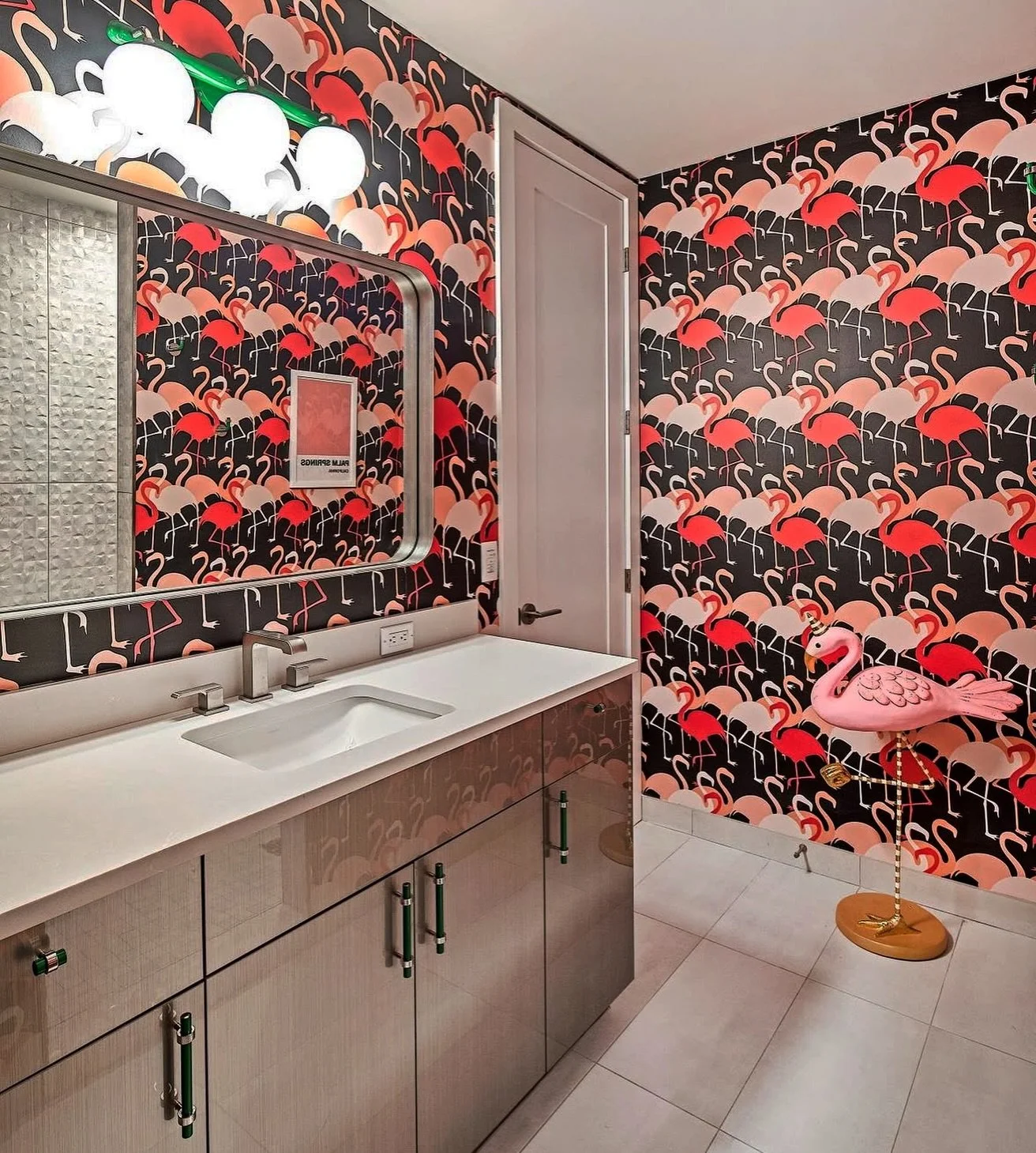 Wallpaper- always a yes from us 👏🏽👏🏽👏🏽

Designed by Julie &amp; Liz 

#omaha #design #idf #wallpaper #designinspᴏ