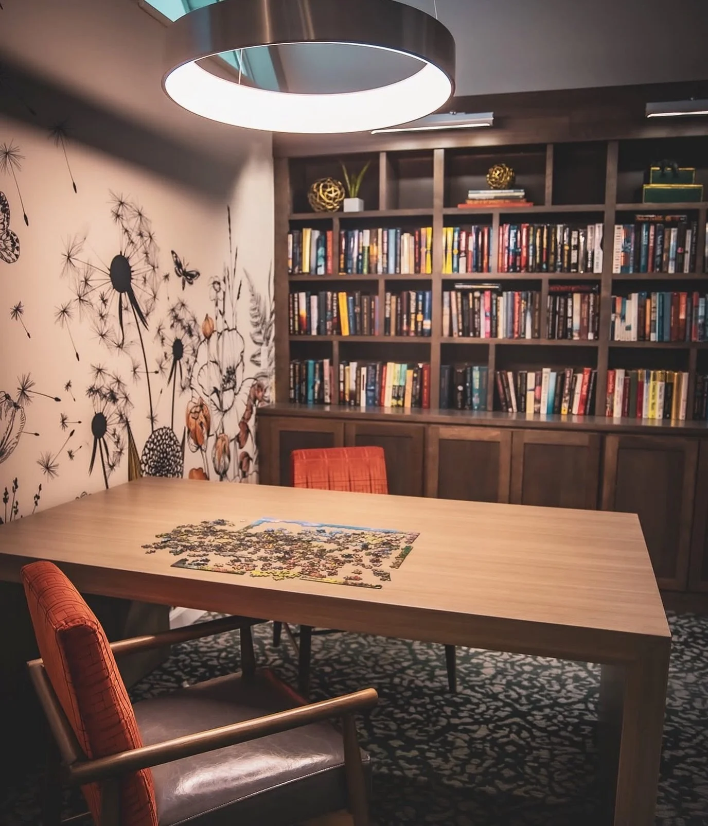 Commercial spaces don&rsquo;t have to be sterile.  In fact, they can be a home away from home. 

Designed by Gwen 

#omaha #design #interiordesigners