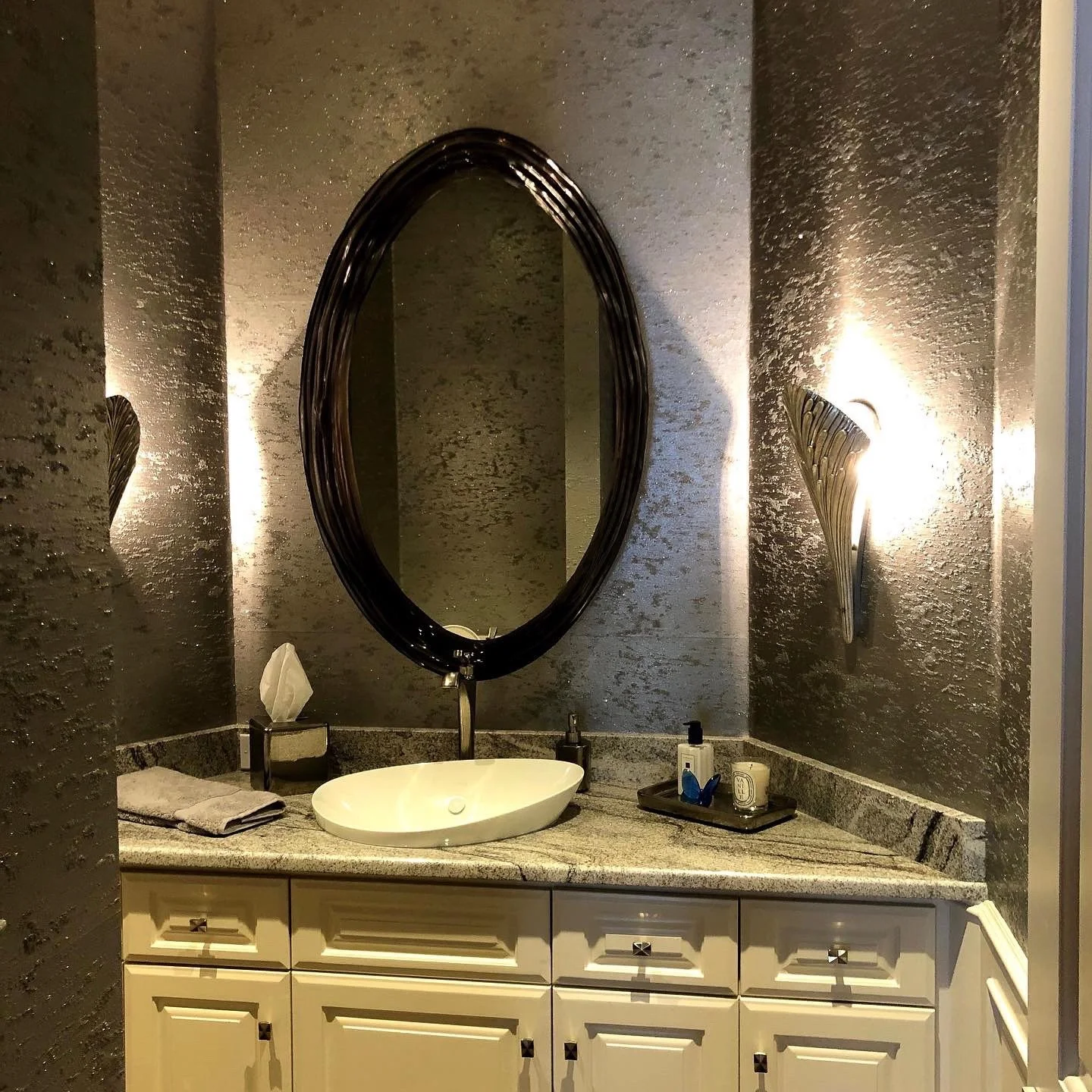 Wallpaper dreams ❤️ Designed at IDF 👏🏽

Omaha design firm | IDF | Omaha Nebraska | interior design | wallpaper inspo