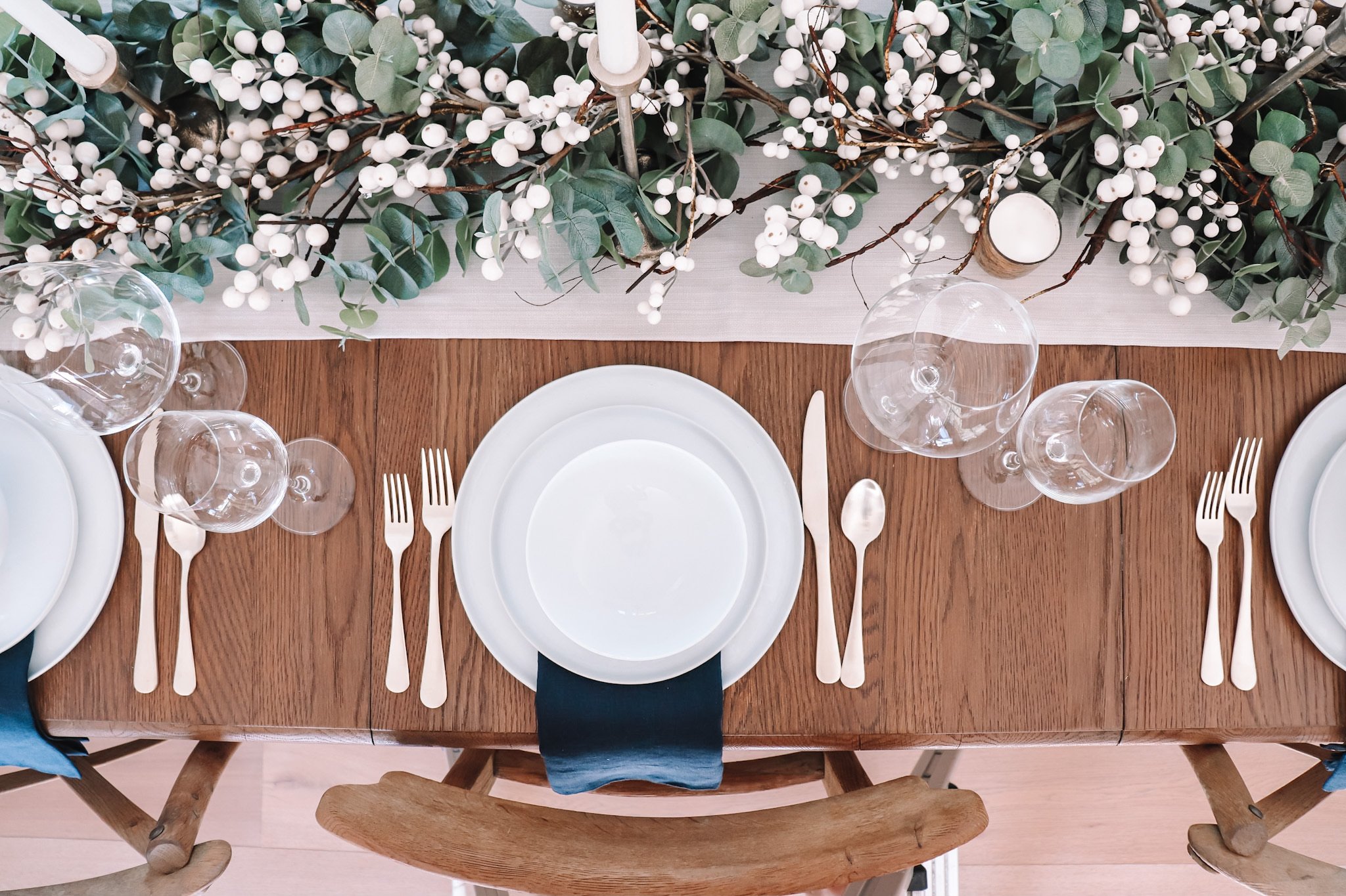 holiday tablescape table setting